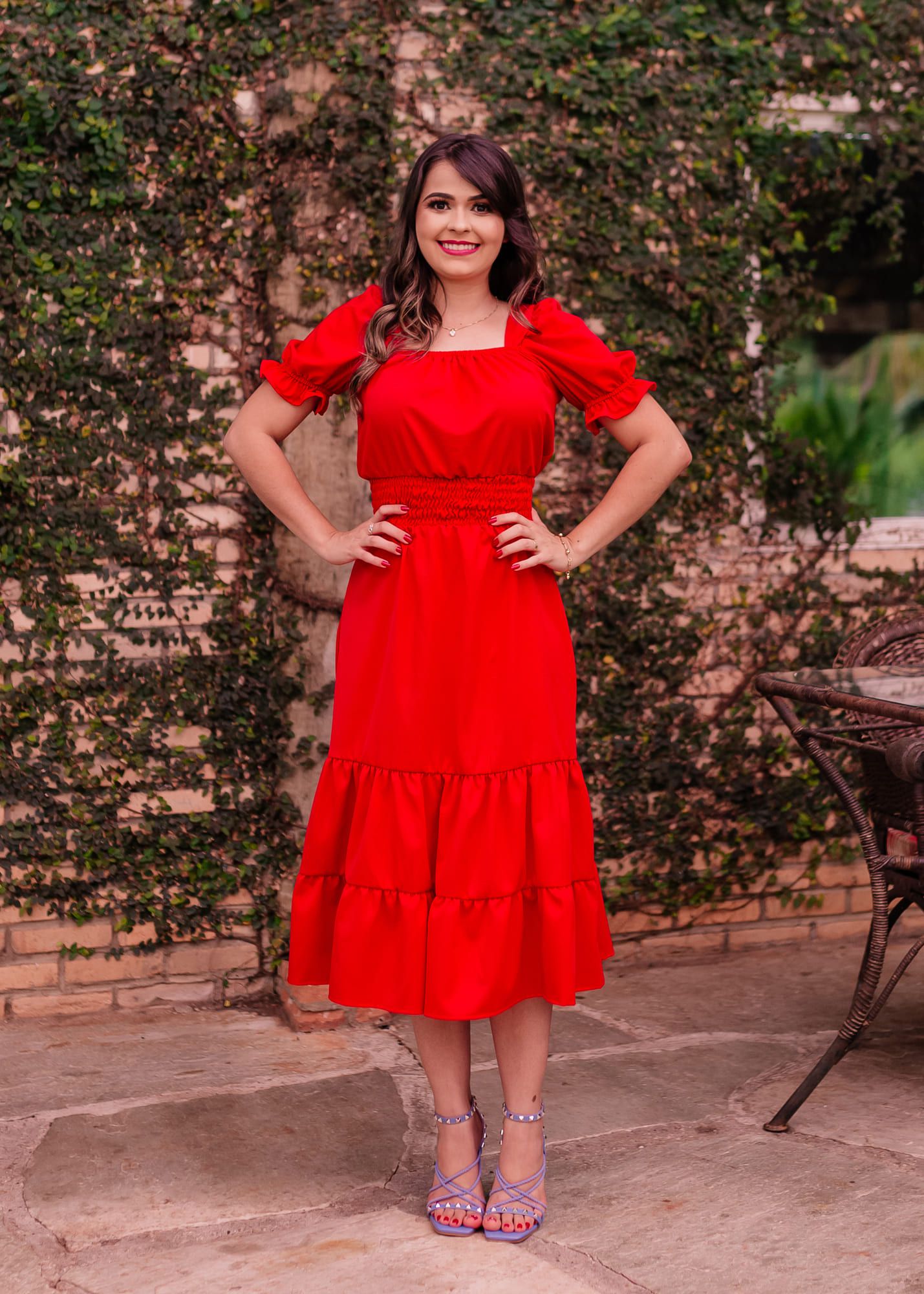 Vestido Midi Godê Vermelho em Crepe Twill - Flor de Amêndoa - Moda  Evangélica, Moda Feminina, Moda Cristã, Moda Modesta - Loja Flor de Amêndoa