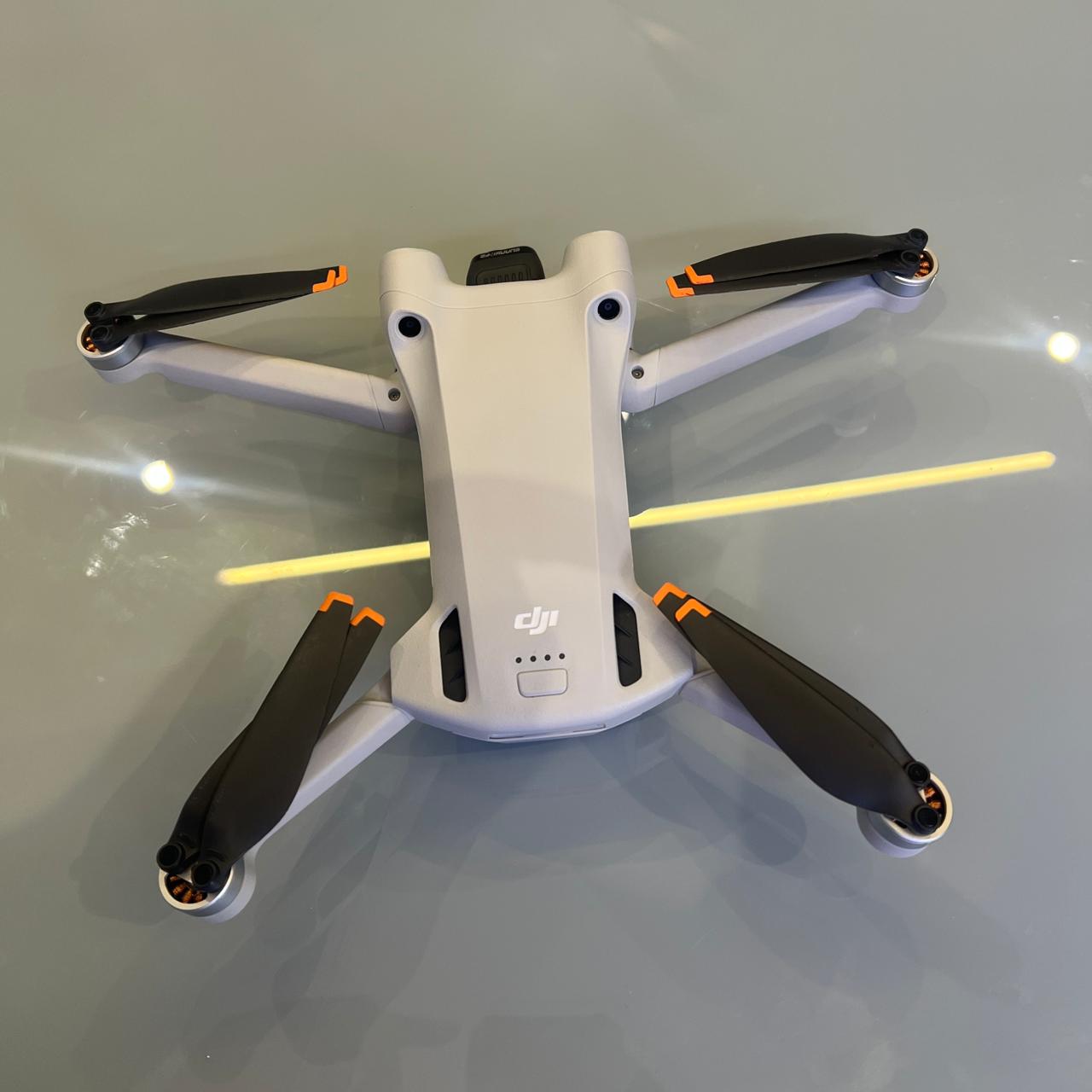 Drone DJI Mini 3 Pro Fly More Combo Radio com tela - Seminovo