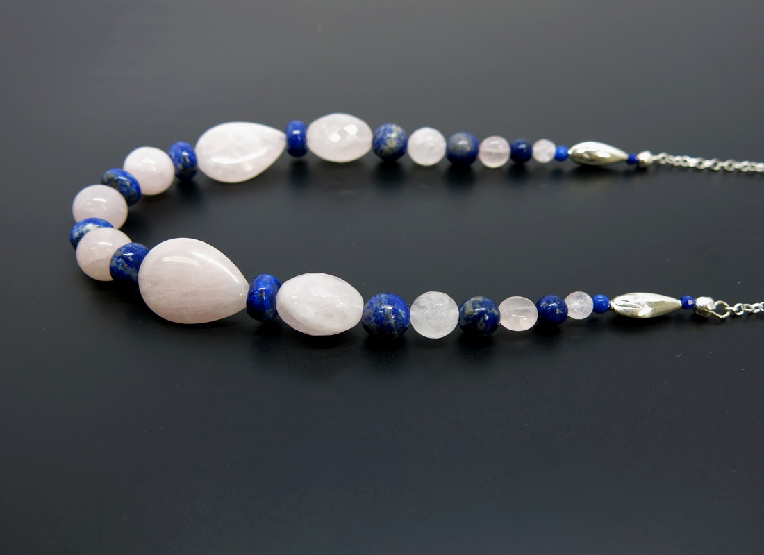 COLAR CORRENTE LÁPIS LAZULI E QUARTZO ROSA - Atelier Lu Guerra - Design ...