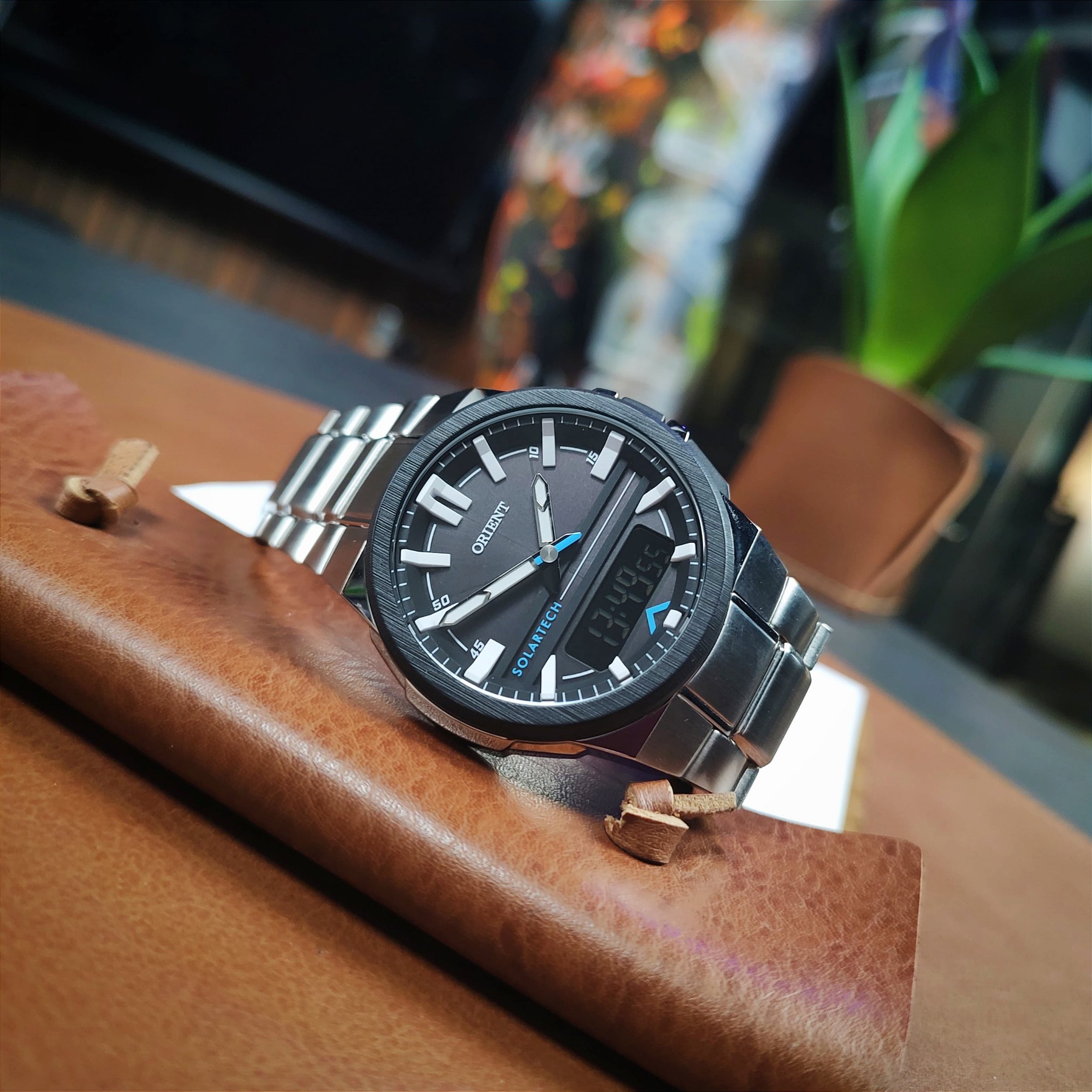 Orient MTSSA006 P1SX – Solar, Dual Time, Aço e Bisel Bioceramic