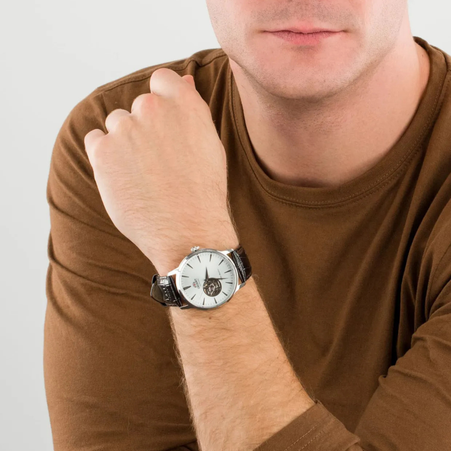 Orient Esteem II TAG02005W0 – Elegância, Open Heart e Precisão
