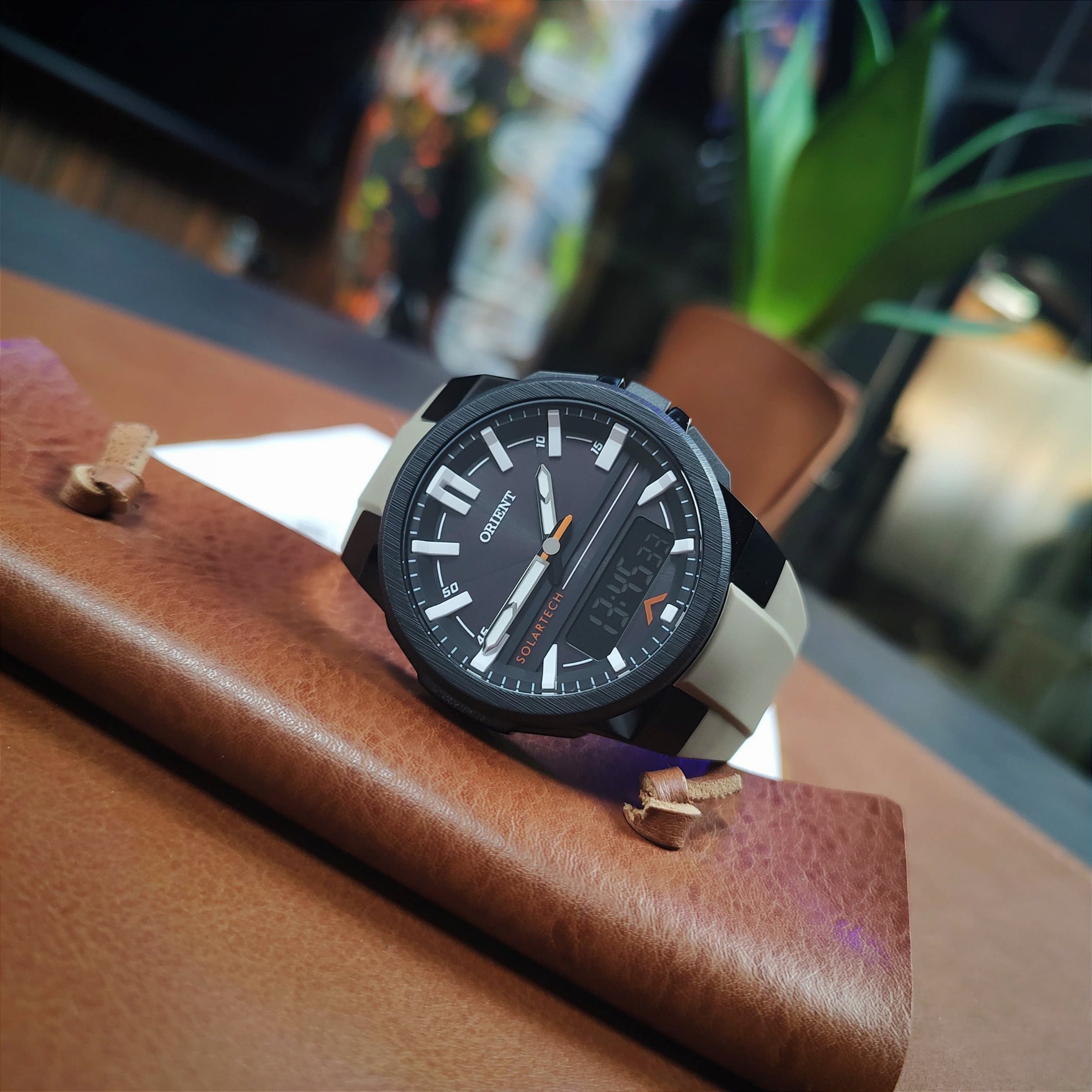 Orient MPSPA010 P1MX – Solar, Dual Time, Bioceramic e Silicone