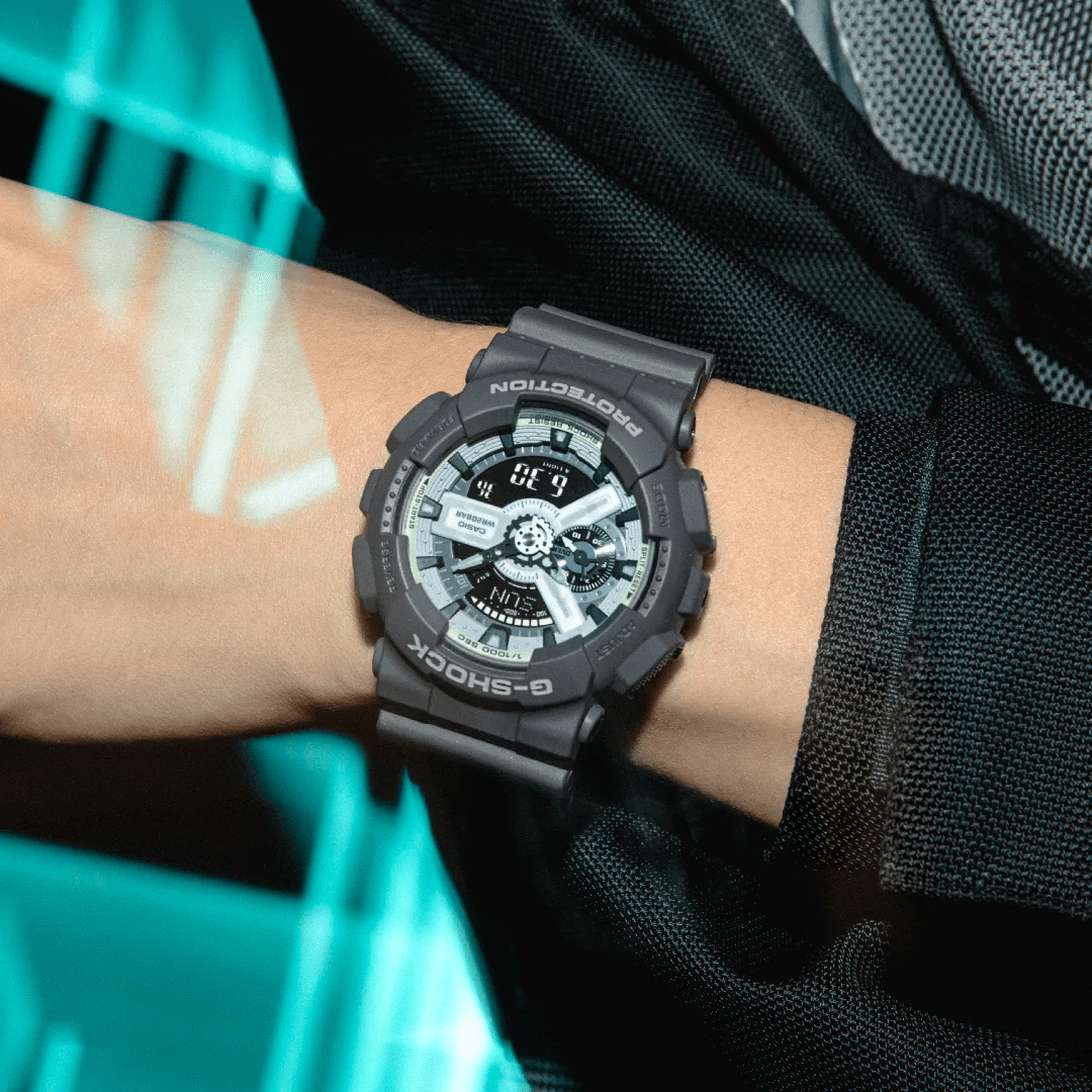 G-SHOCK GA-110HD-8ADR Hidden Glow – Edição UV Translúcida e 200M