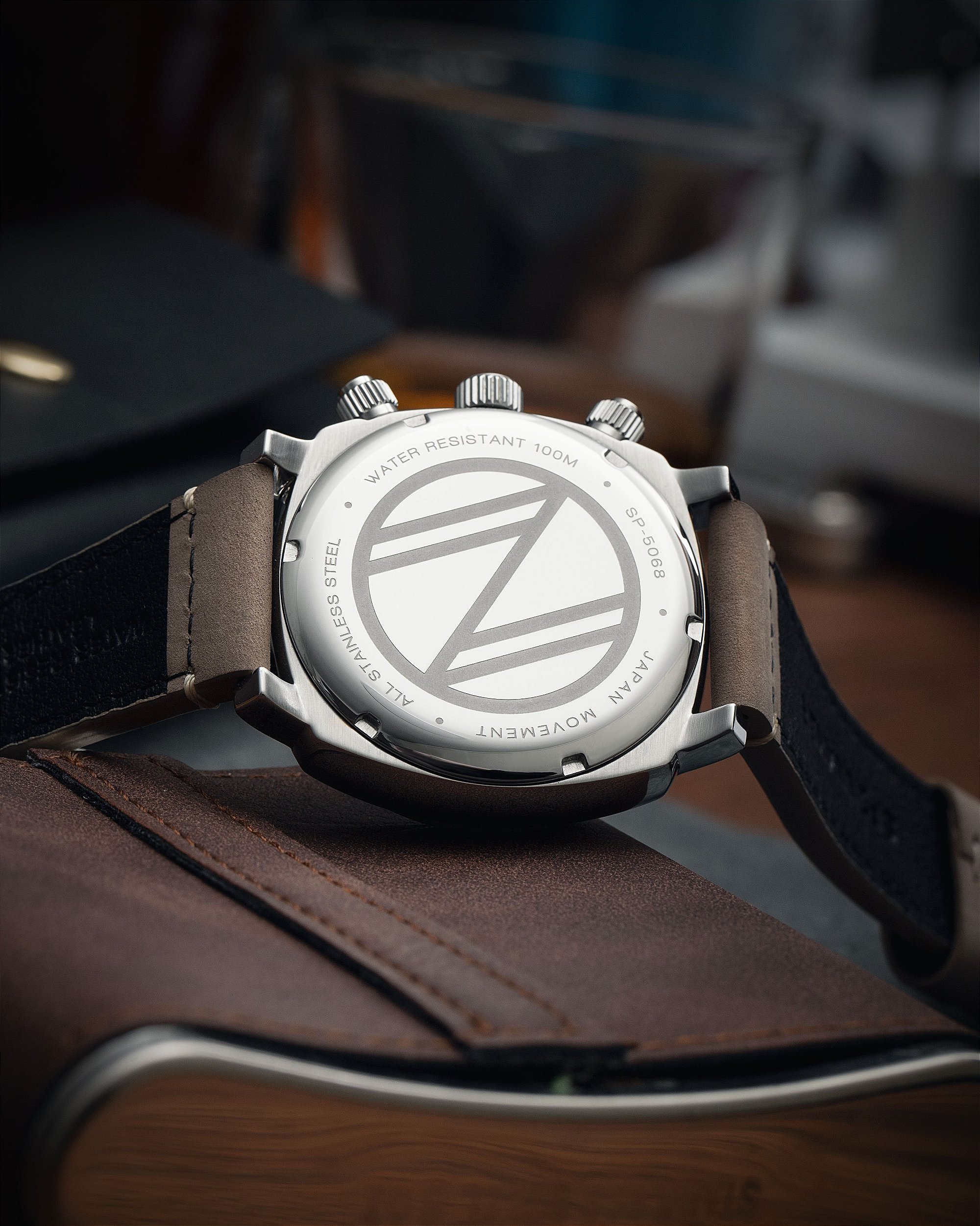 Hull Chronograph SP-5068-04 com Caixa de Aço e Pulseira de Couro