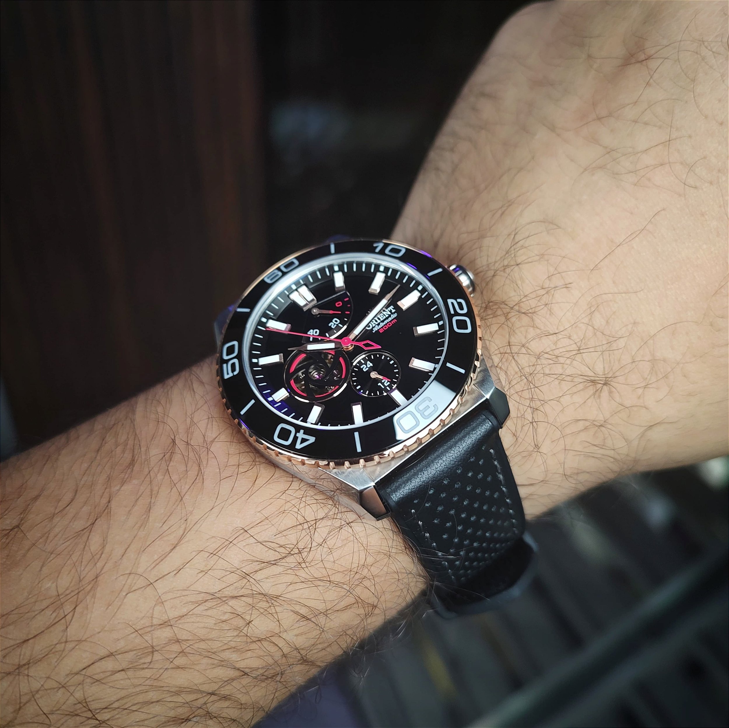 Orient Superior Automático YN8SS007 P1SX Potência e elegância em