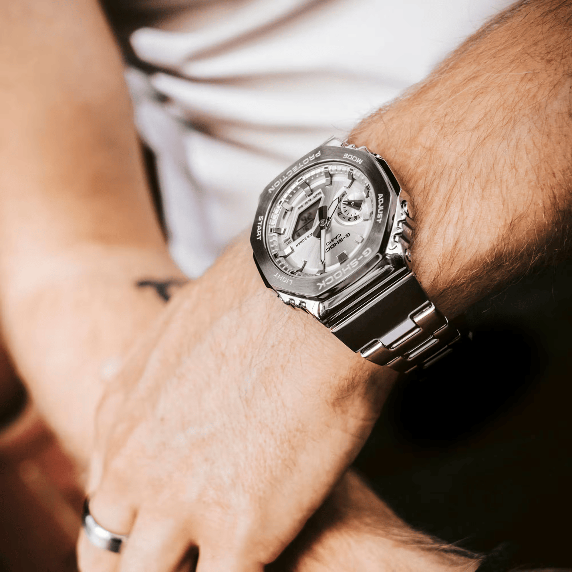 G-SHOCK GM-2110D-7ADR Aço Inoxidável, LED Duplo e 200m de