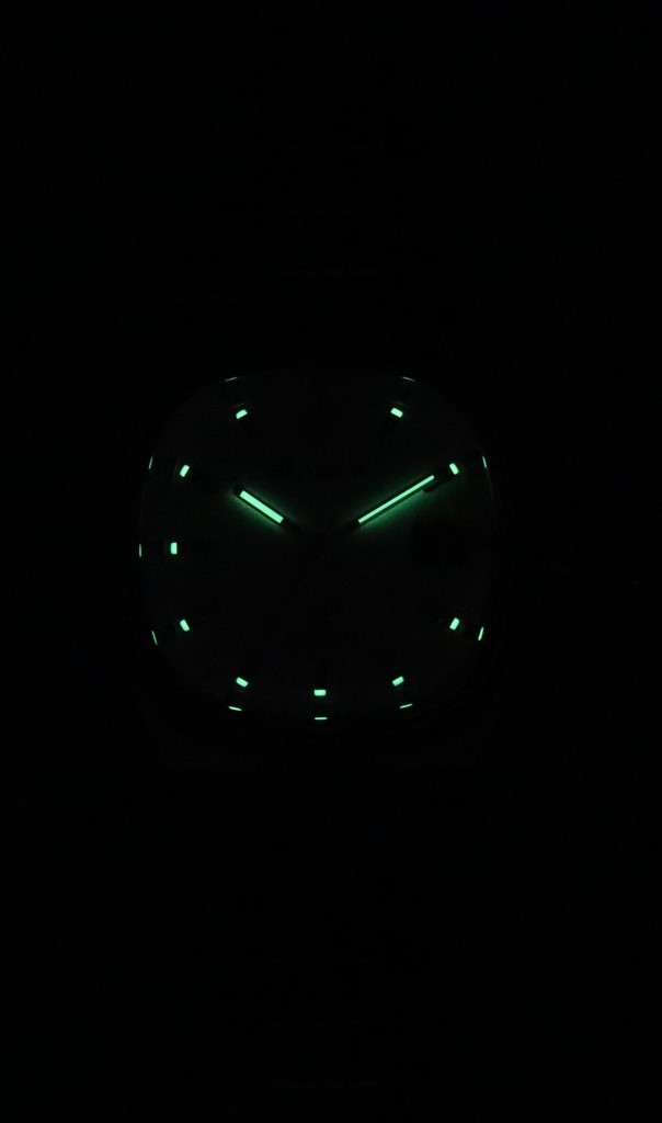 Bulova Super Seville 96B439 – Elegância retrô com precisão de 262 kHz ...