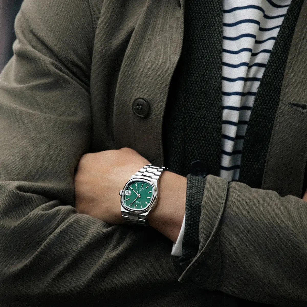 Bulova Super Seville 96B439 – Elegância retrô com precisão de 262