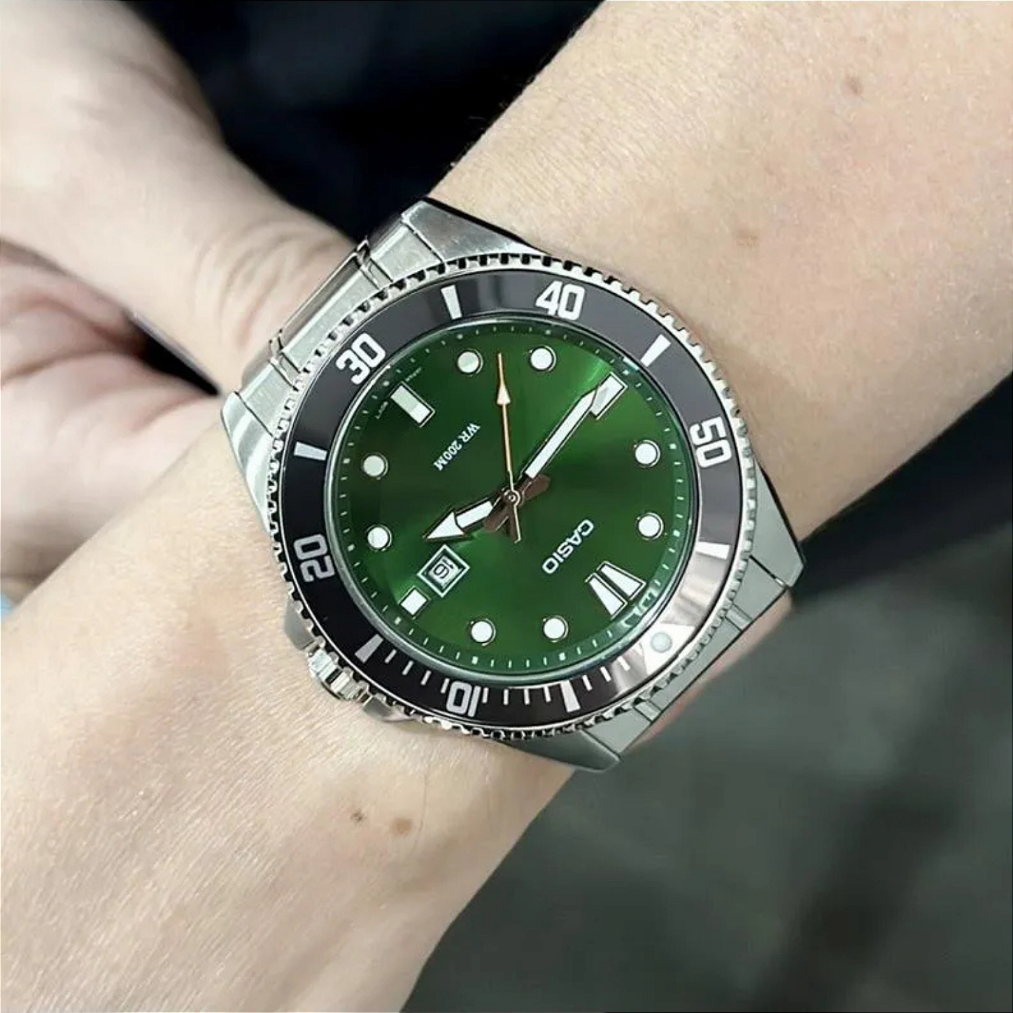Casio Duro MDV-107D-3A2VDF Verde Aço 200M - Relojoaria Impala