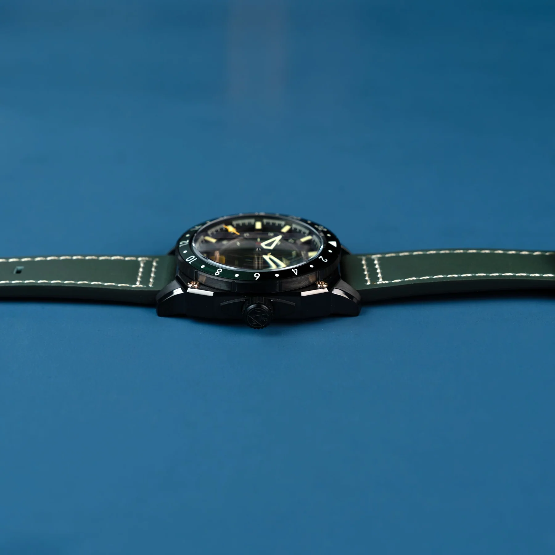 Relógio Hawker Hunter Atlas GMT AV-4122-03 Automático Verde