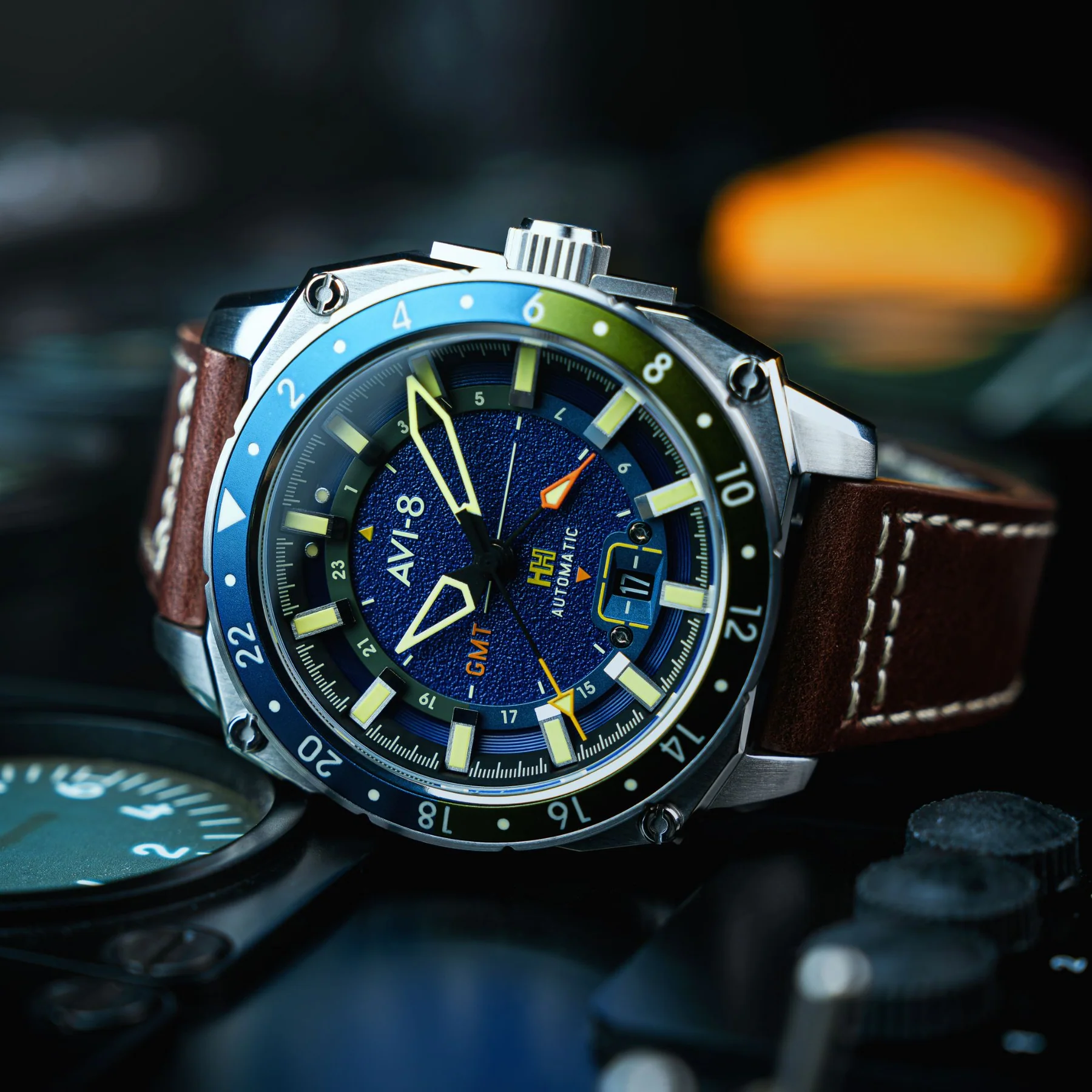 Relógio Hawker Hunter Atlas GMT AV-4122-02 Mineral e Couro
