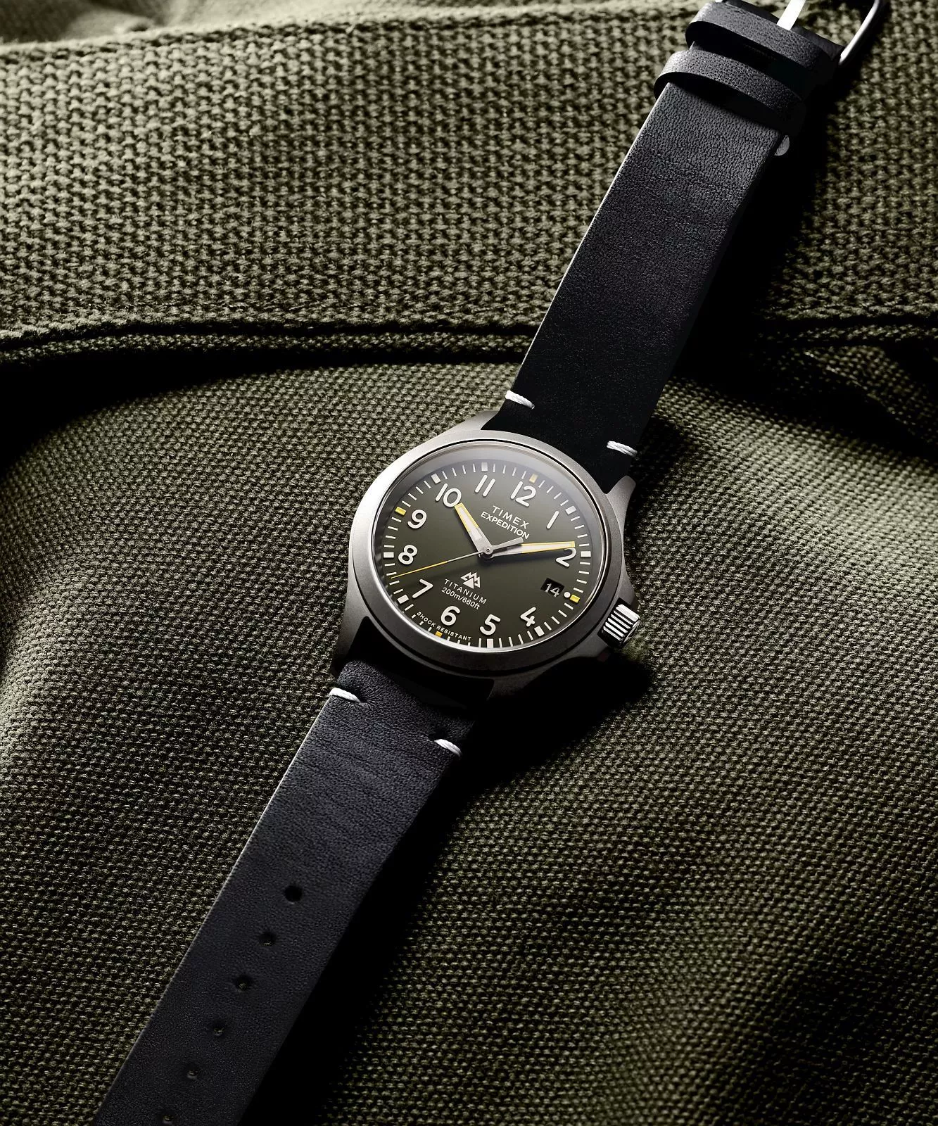 Timex Expedition North TW2W78100 em Titânio com Safira 200m