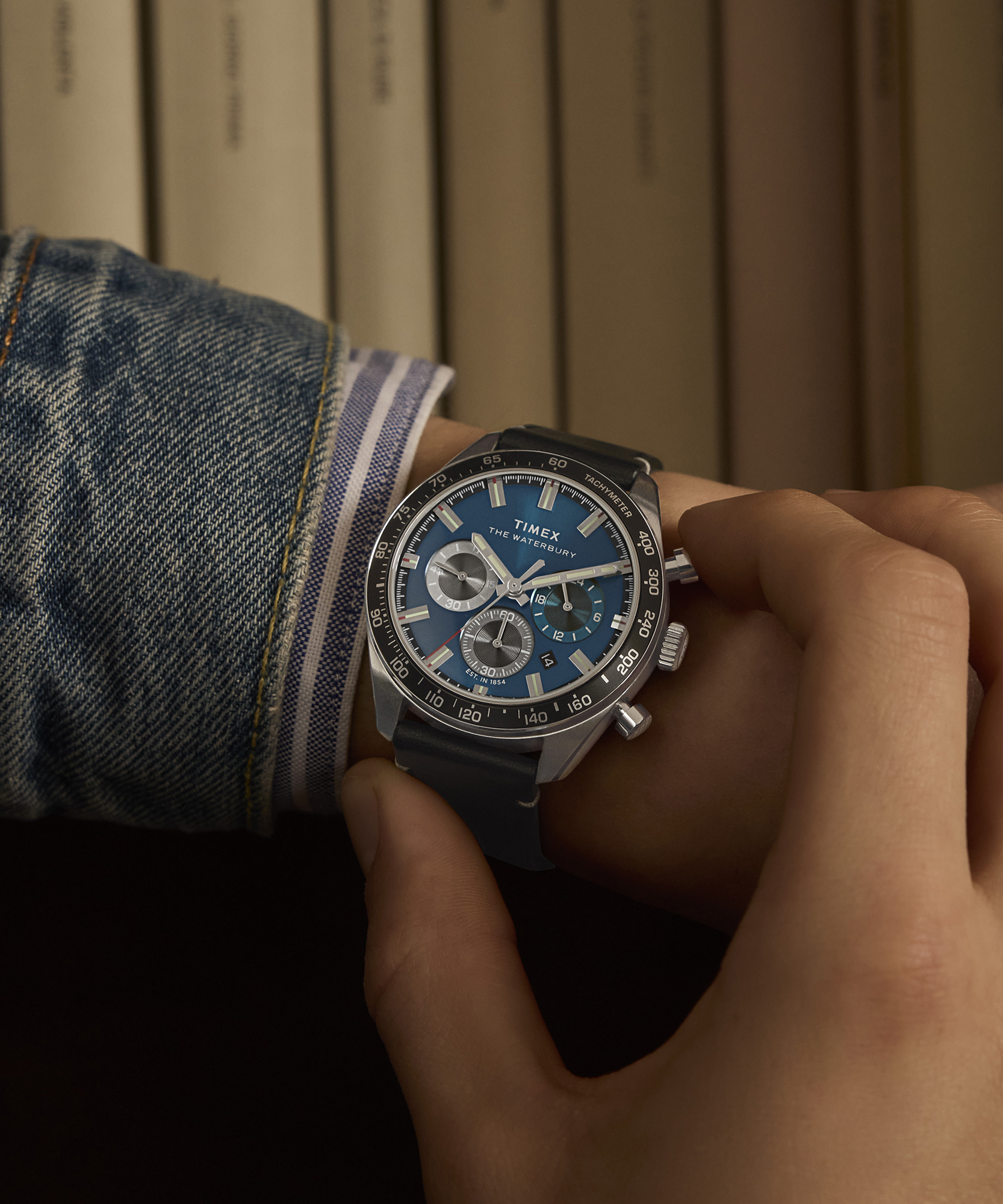 Timex Waterbury TW2Y18600 com caixa 41mm e cronógrafo clássico