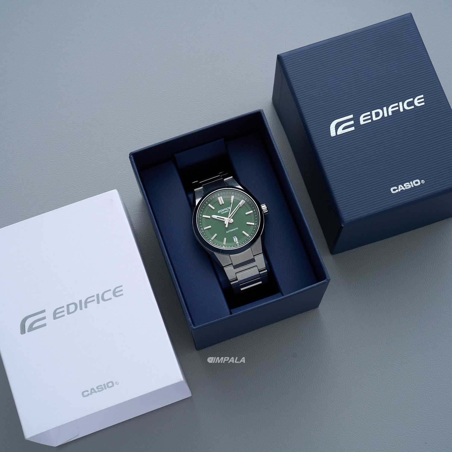 Casio Edifice EFK-100D-3ADR Design esportivo com movimento