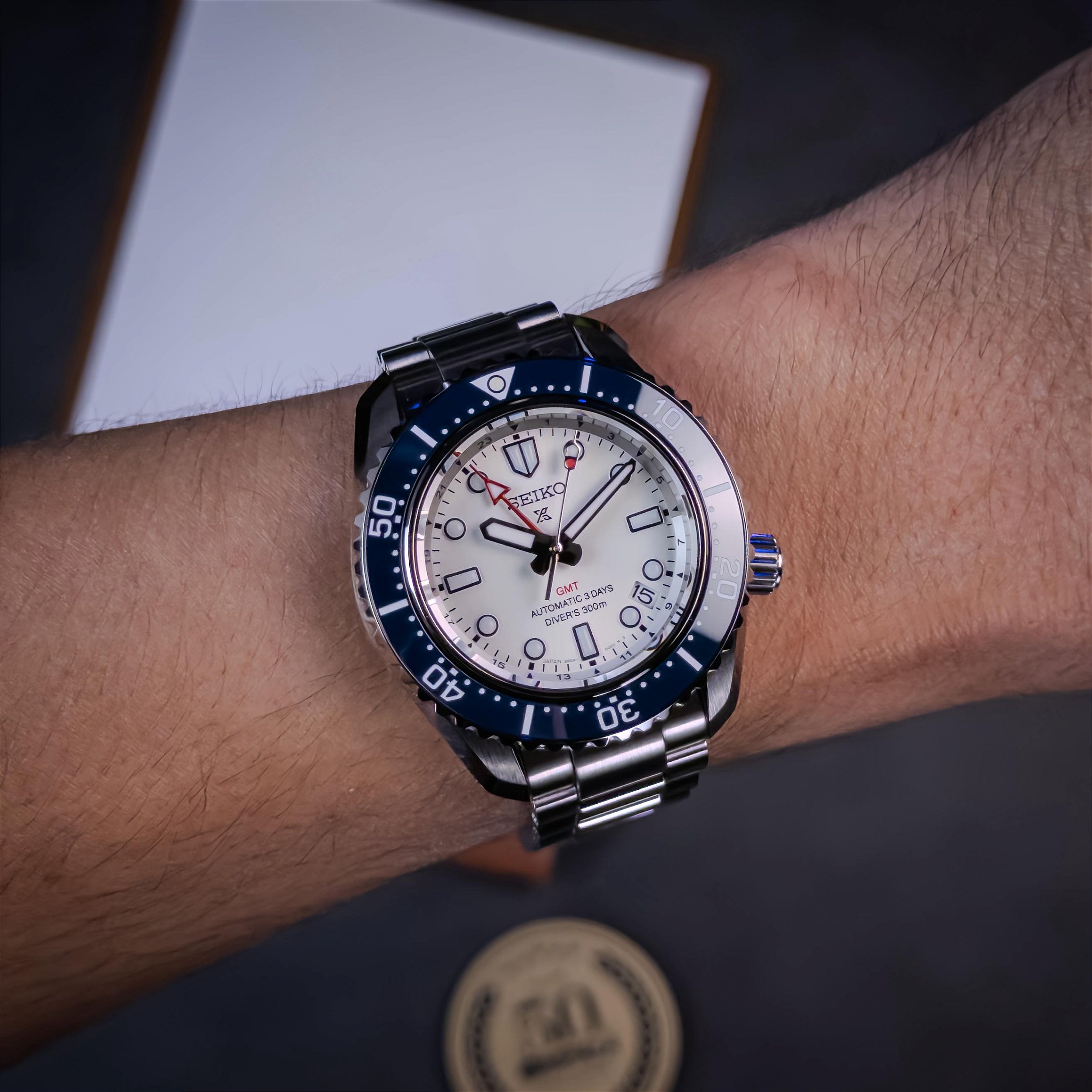 Seiko Prospex SBEJ029 / SPB519 Diver 1965 GMT Edição Comemorativa
