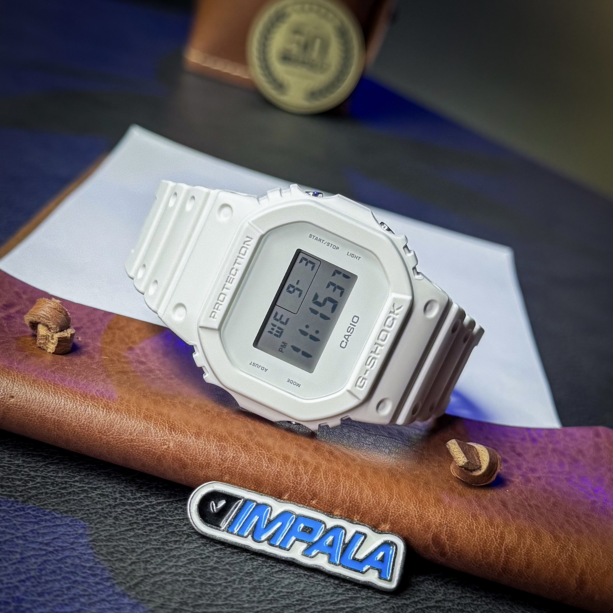 Casio G-SHOCK DW-5600WW-7DR Branco Resistente 200M - Relojoaria