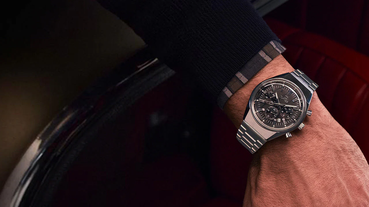 Q Timex Chronograph Falcon Eye TW2Y34800 – Elegância retrô