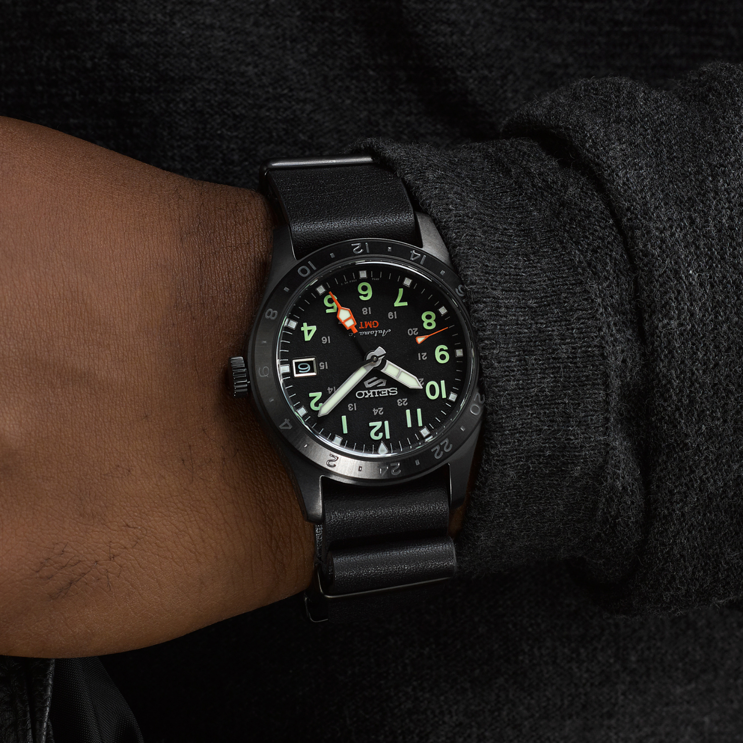 Seiko 5 Sports Field GMT SBSC013 / SSK025B1 Automático Preto Couro