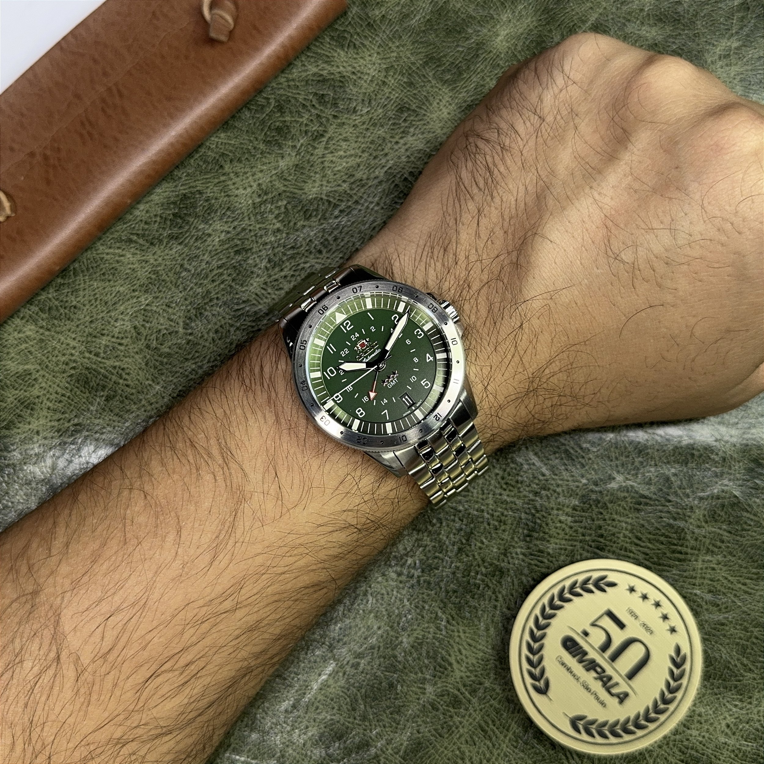 Konyagoromö Orient NH3SS018 E2SX – Automático GMT com Safira e 10 ATM