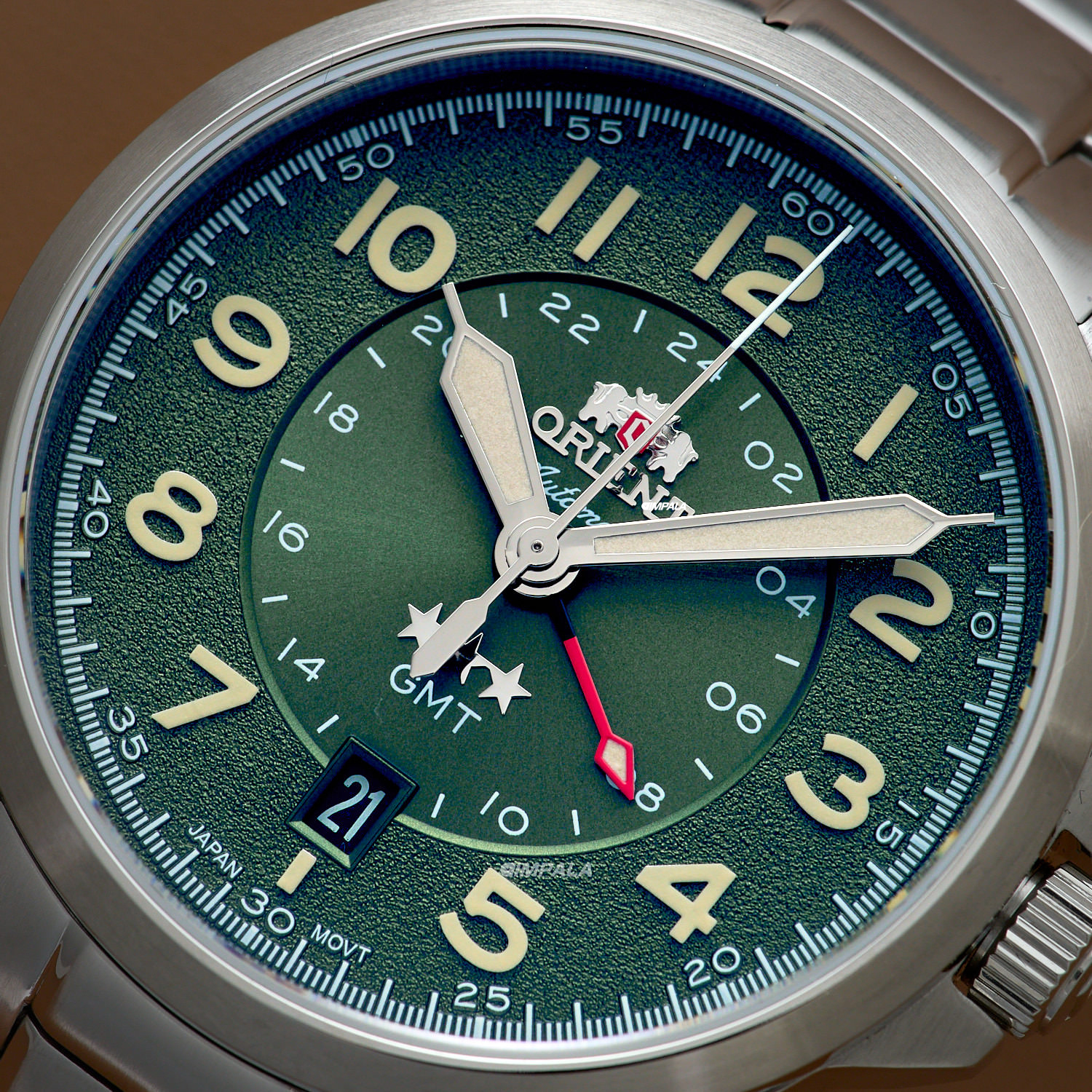 Orient 3 Stars GMT NH3SS017 E2SX – Elegância com segundo fuso
