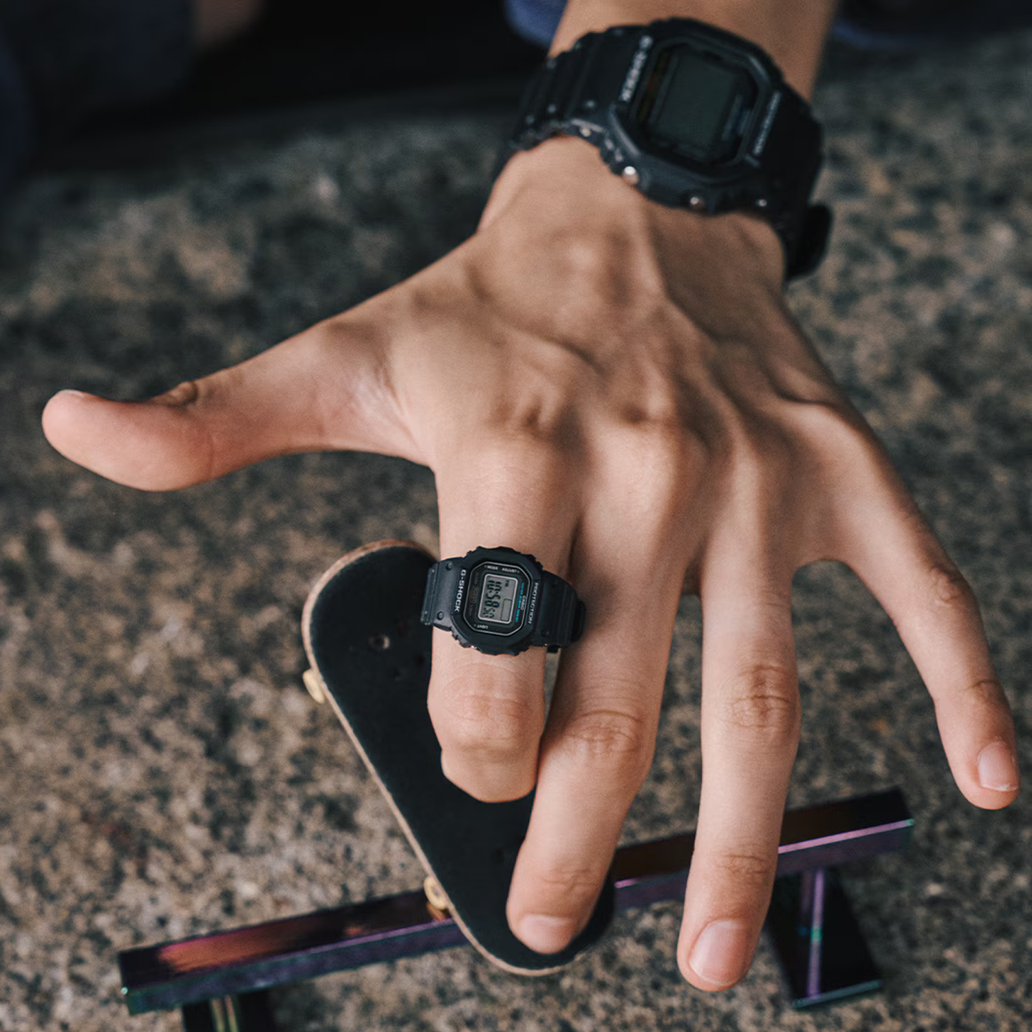 G-SHOCK nano 5600series DWN-5600-1JR 黒 Relógio G-Shock Nano DWN-5600-1 – Ring-Size Digital Resistente