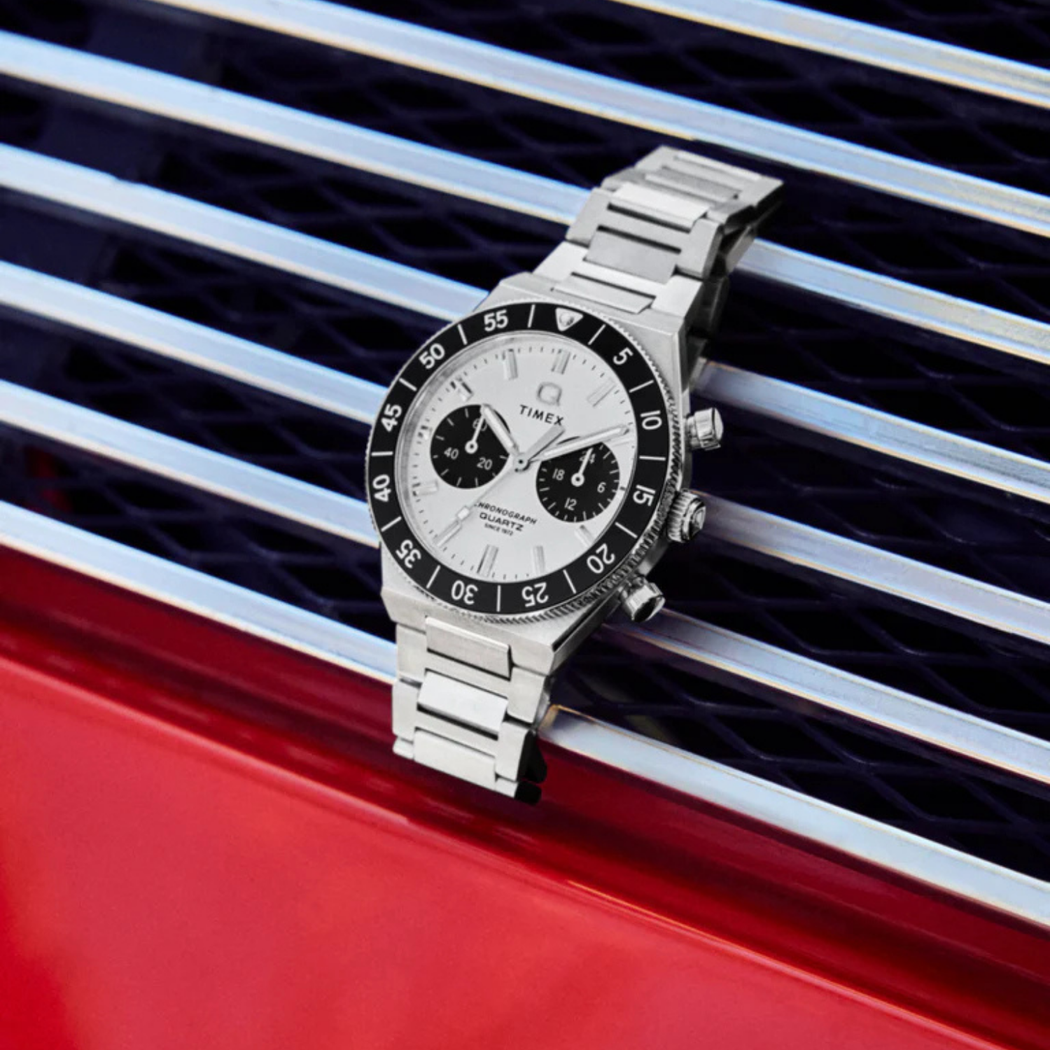 天理　A Timex Q Continental Chronograph 40mm Panda Dial Aço - Relojoaria