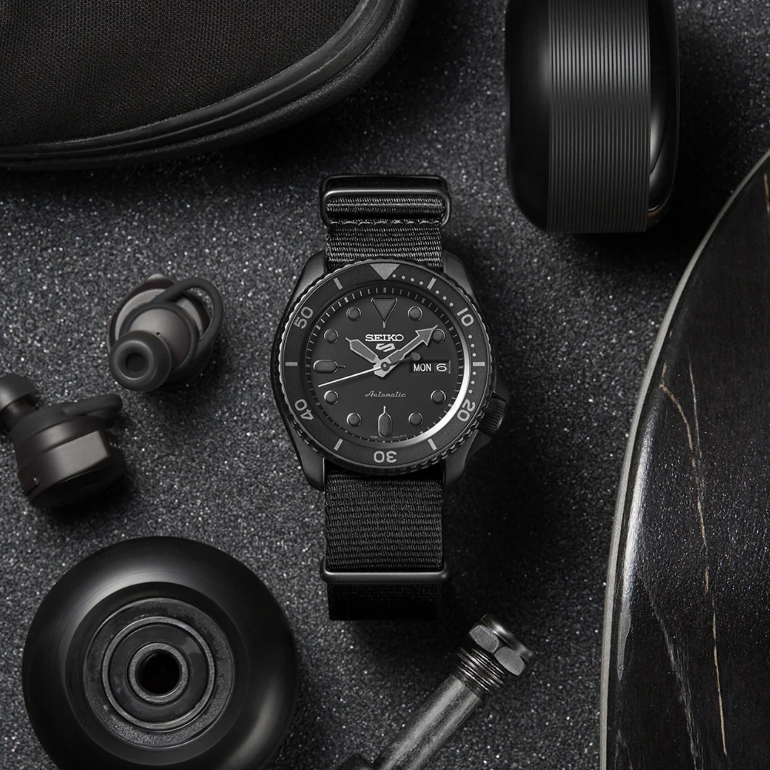 Seiko 5 Sports SRPD79 Stealth Preto Automático 42.5mm - Relojoaria