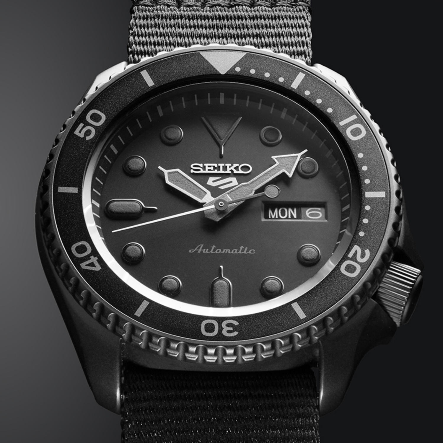 Seiko 5 Sports SRPD79 Stealth Preto Automático 42.5mm - Relojoaria