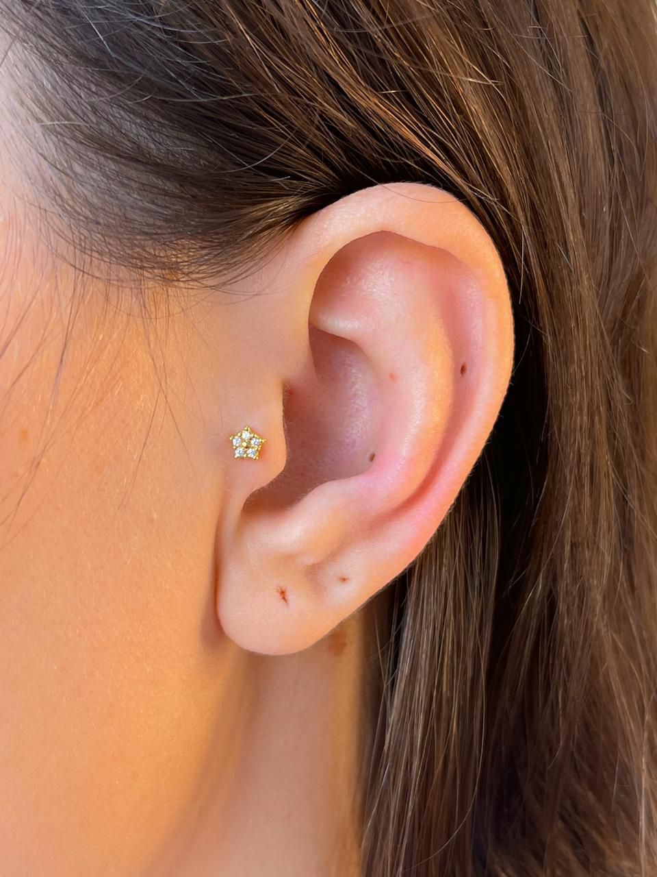 Piercing prata tragus patinha cravejada