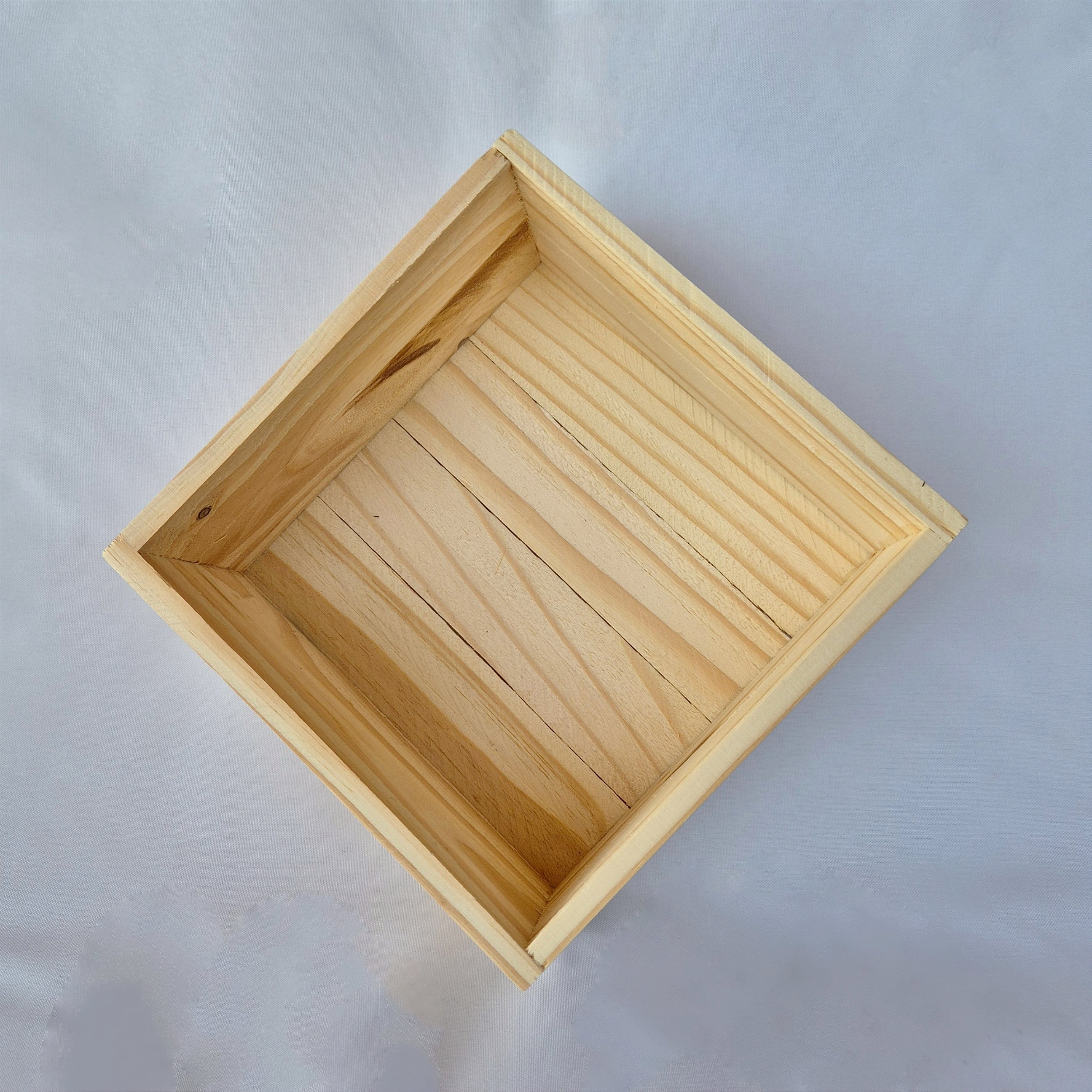 Caixa alta de Madeira Pinus M 20x20x10cm - Bandejas e caixas para