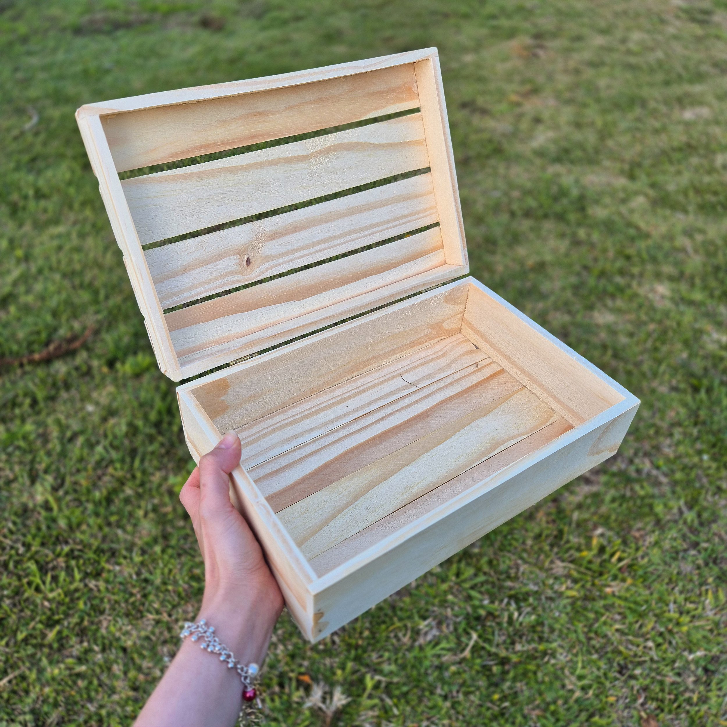Caixa de Madeira Pinus com Tampa Ripada M 20x30x7cm - Bandejas e caixas ...