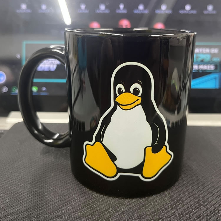 Caneca Tux Linux preta - Caneca do Dev - Canecas e produtos de programação