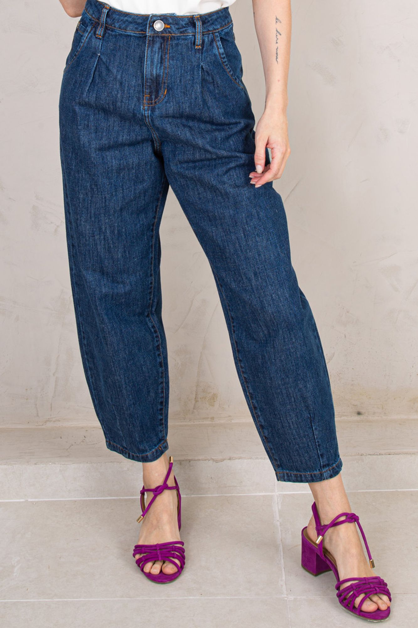 Calça jeans slouchy: Saiba como usar a tendência larga, confortável e muito  fashion
