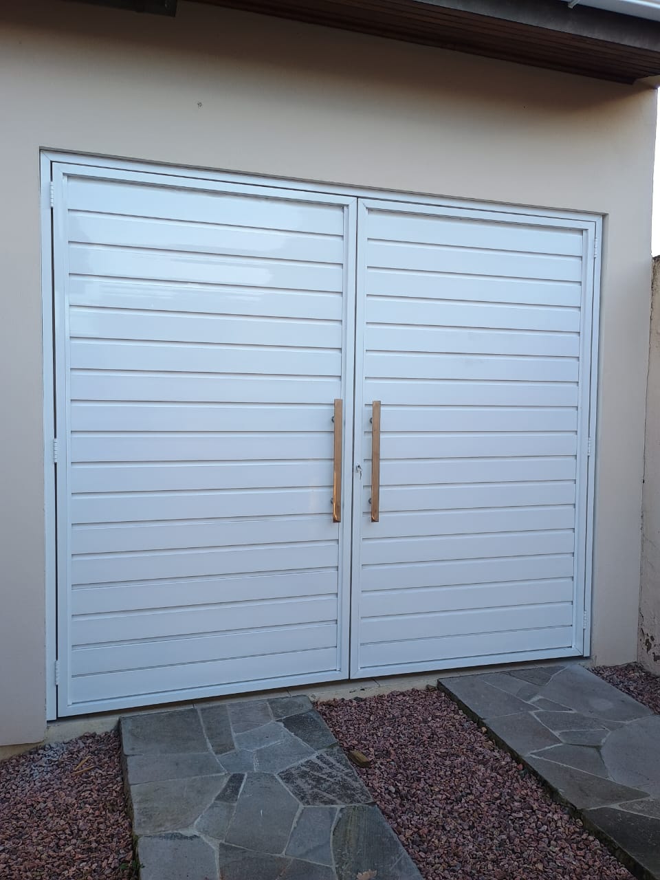 Portão de Garagem de Alumíno, Branco ou Preto, modelo: Genuine - ATS ...