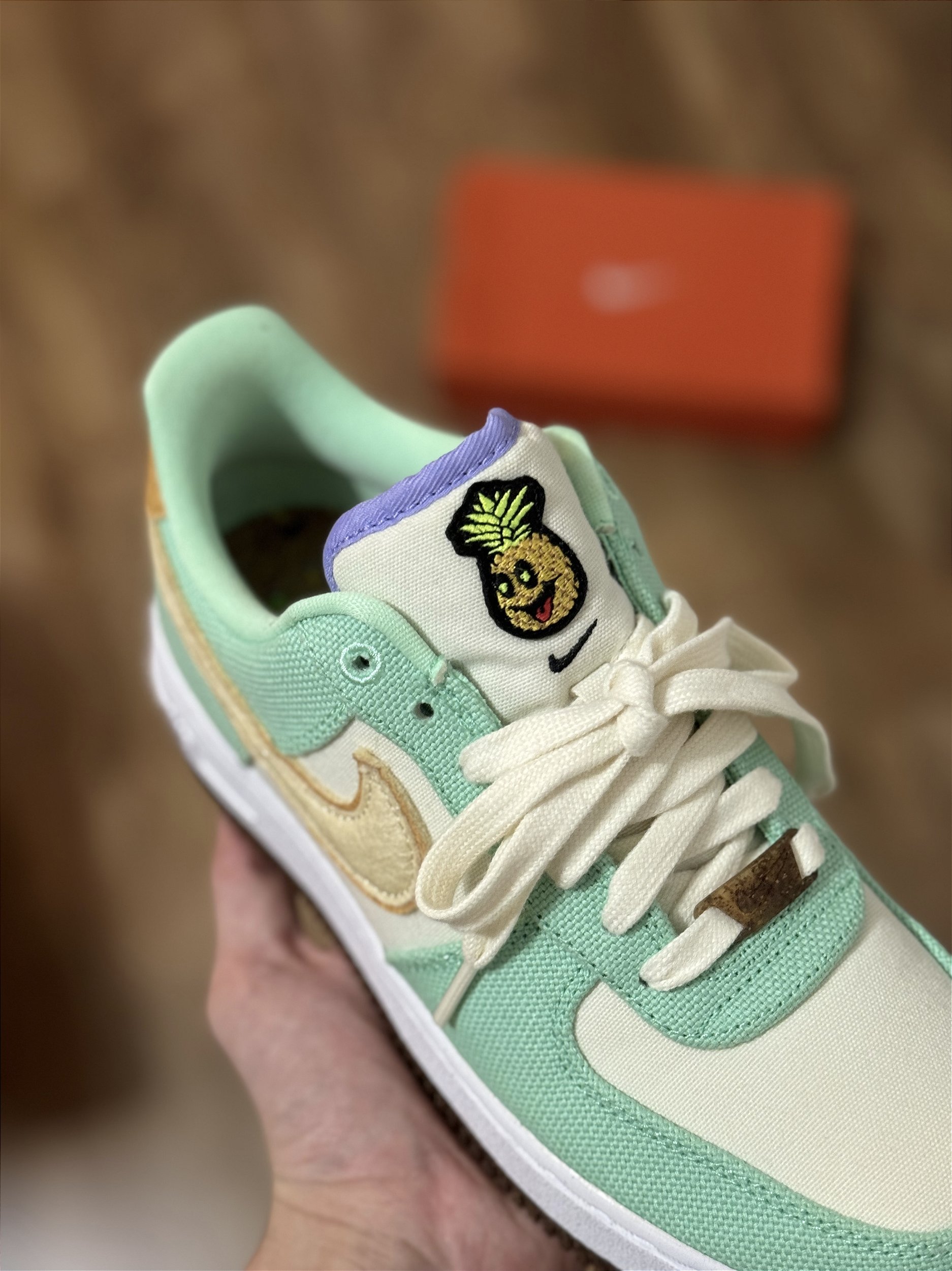 NIKE AIR FORCE 1 LX “Happy Pineapple” - Corre de Rua