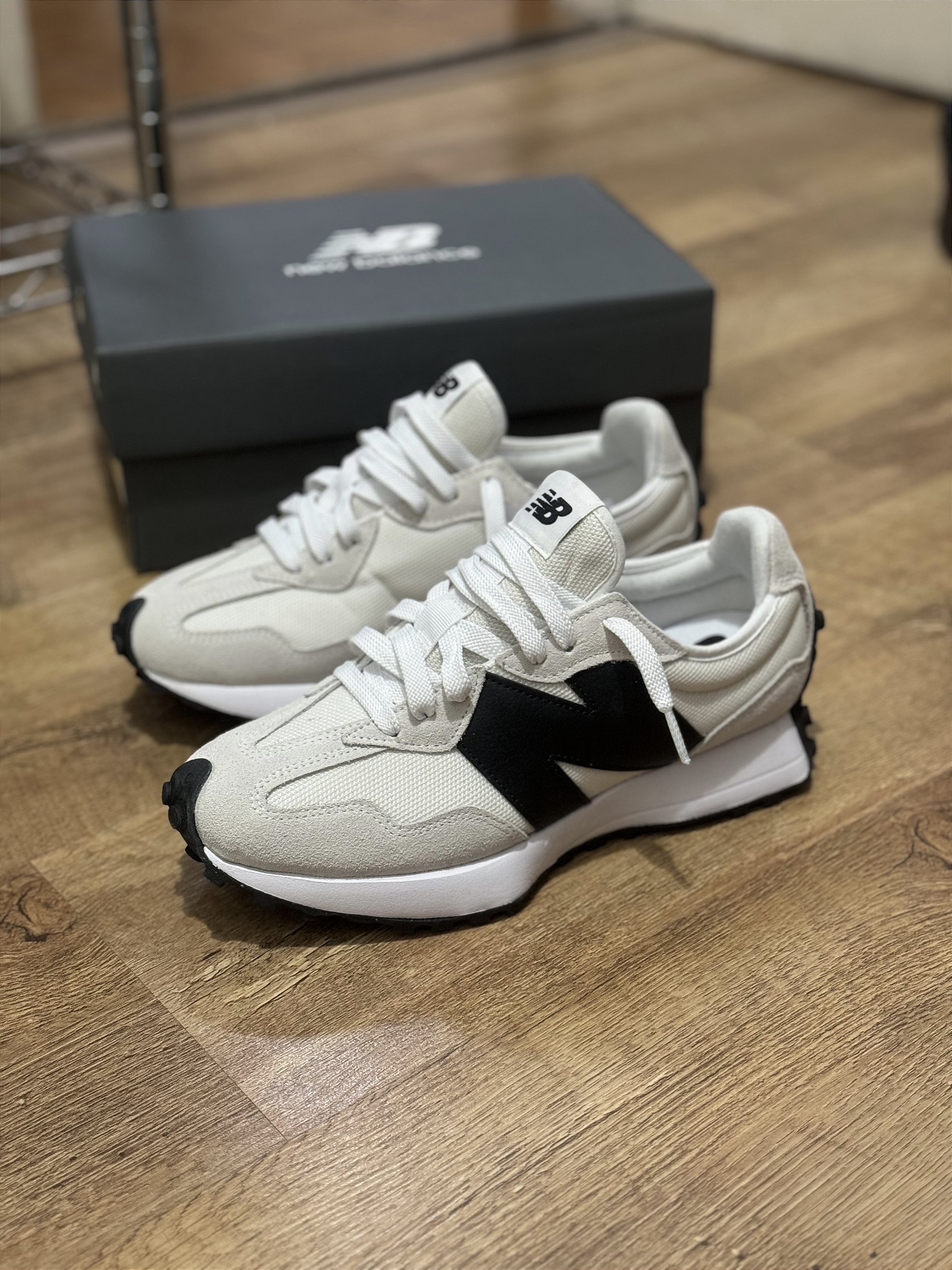 NEW BALANCE 327 (white/black) - Corre de Rua