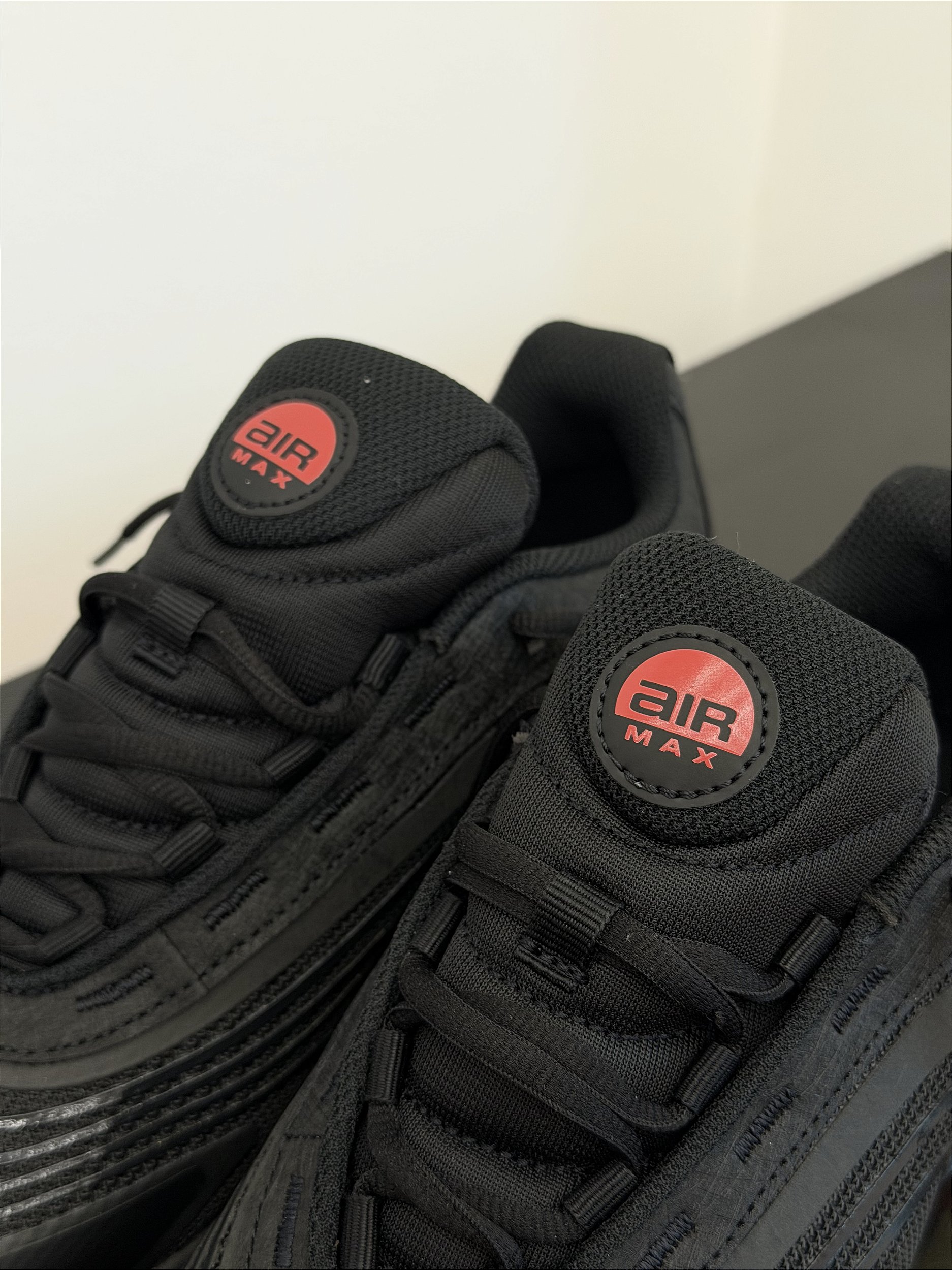 NIKE AIR MAX FIRE (black/red) - Corre de Rua