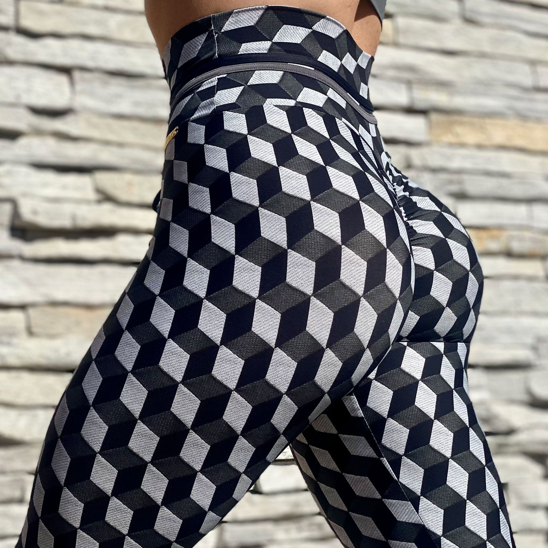 Calça legging levanta bumbum com estampa Atomic Energy exclusiva - Madame  Ninna - loja online de confeccções femininas