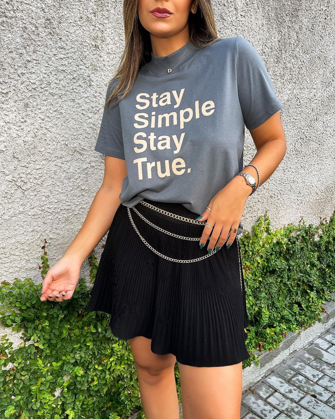 Saia Curta plissada chic - Preta e Off white - Madame Ninna - loja ...