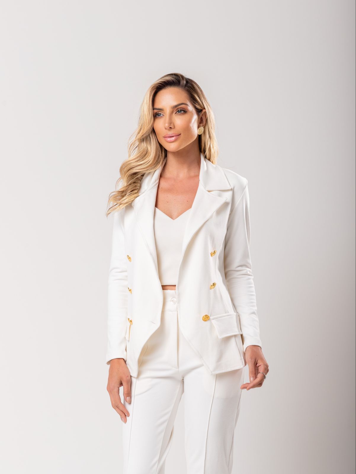 Conjunto de calça e blazer com botões. Preto, offwhite e azul - Madame ...