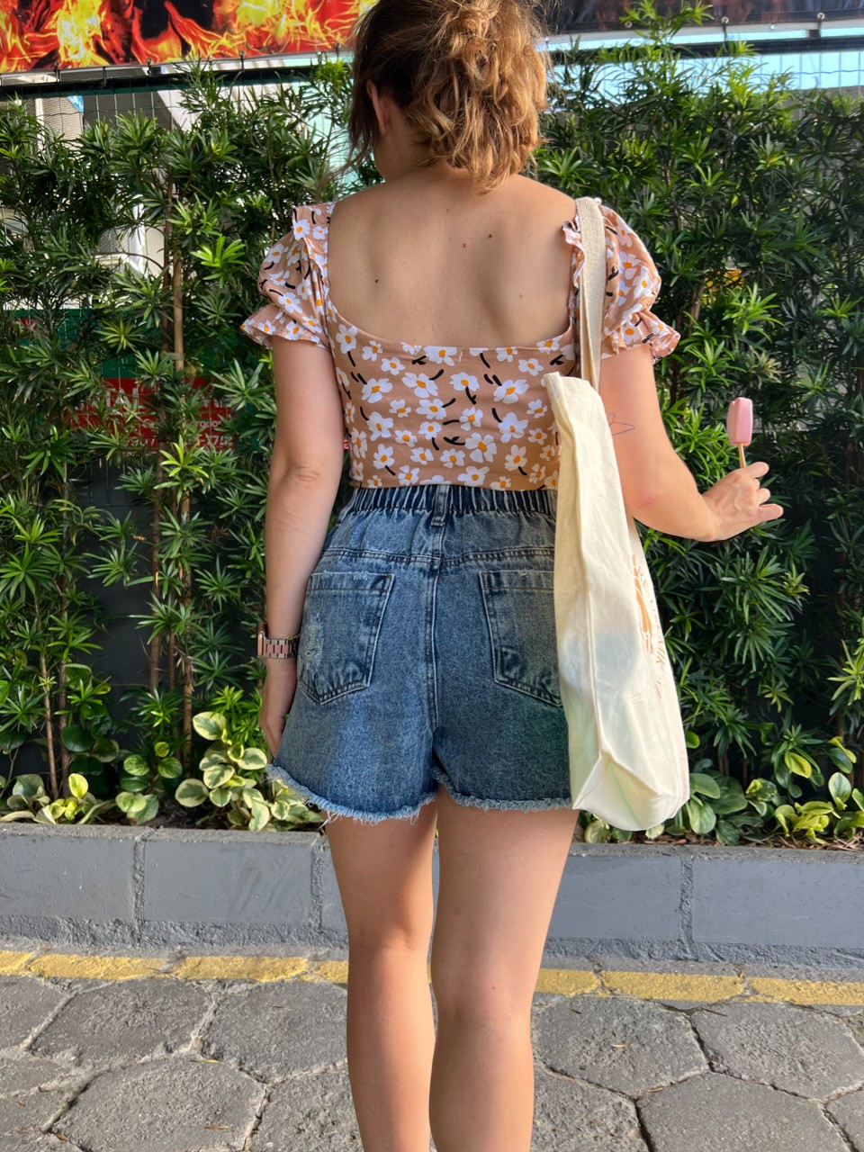 Short Mom Jeans Com Elastico na Cintura Marmorizado usemika Feminina usemika
