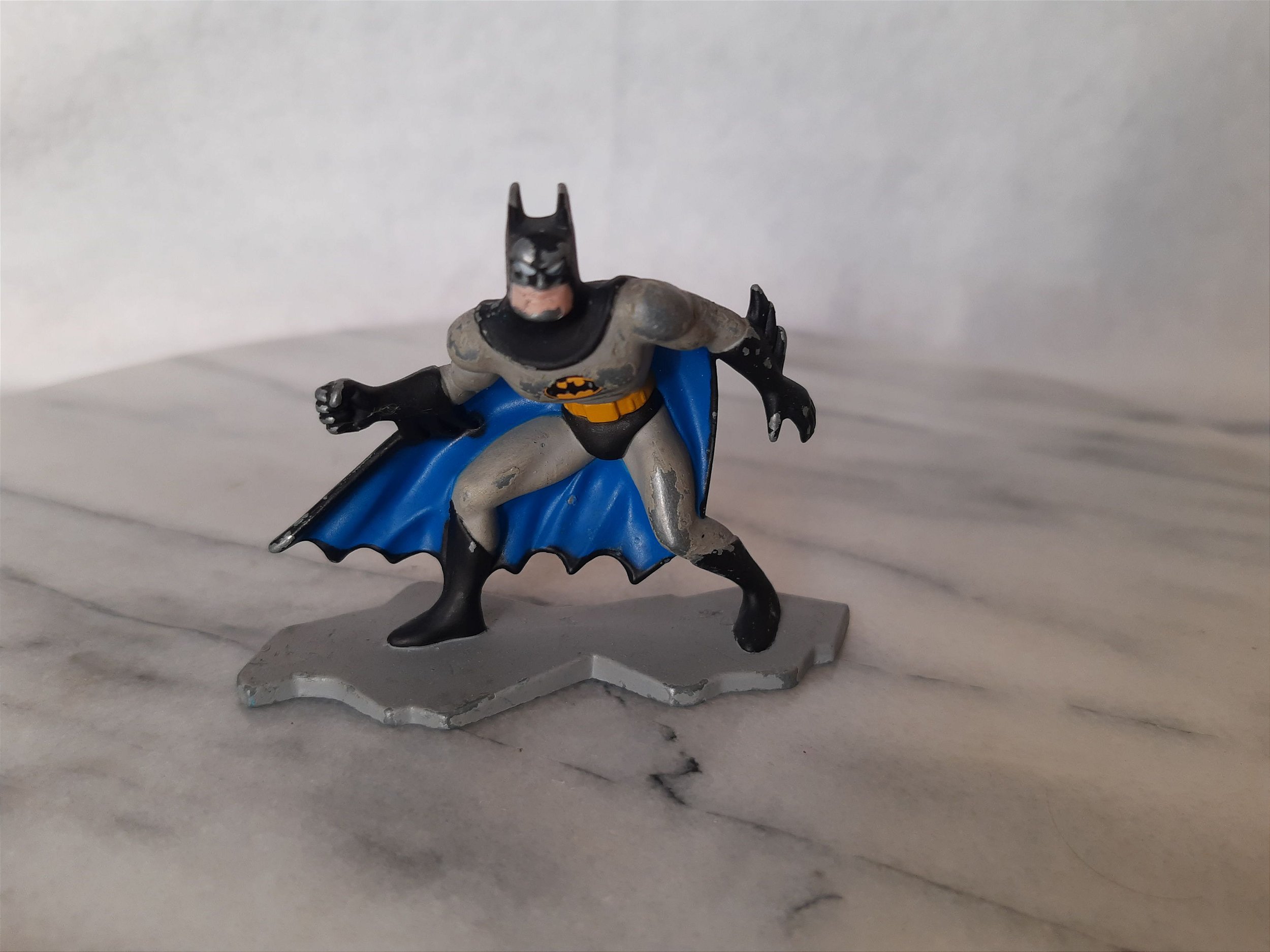 Vintage 1993, figura em chumbo com base Batman marca Kenner 6 cm - Taffy  Shop - Brechó de brinquedos