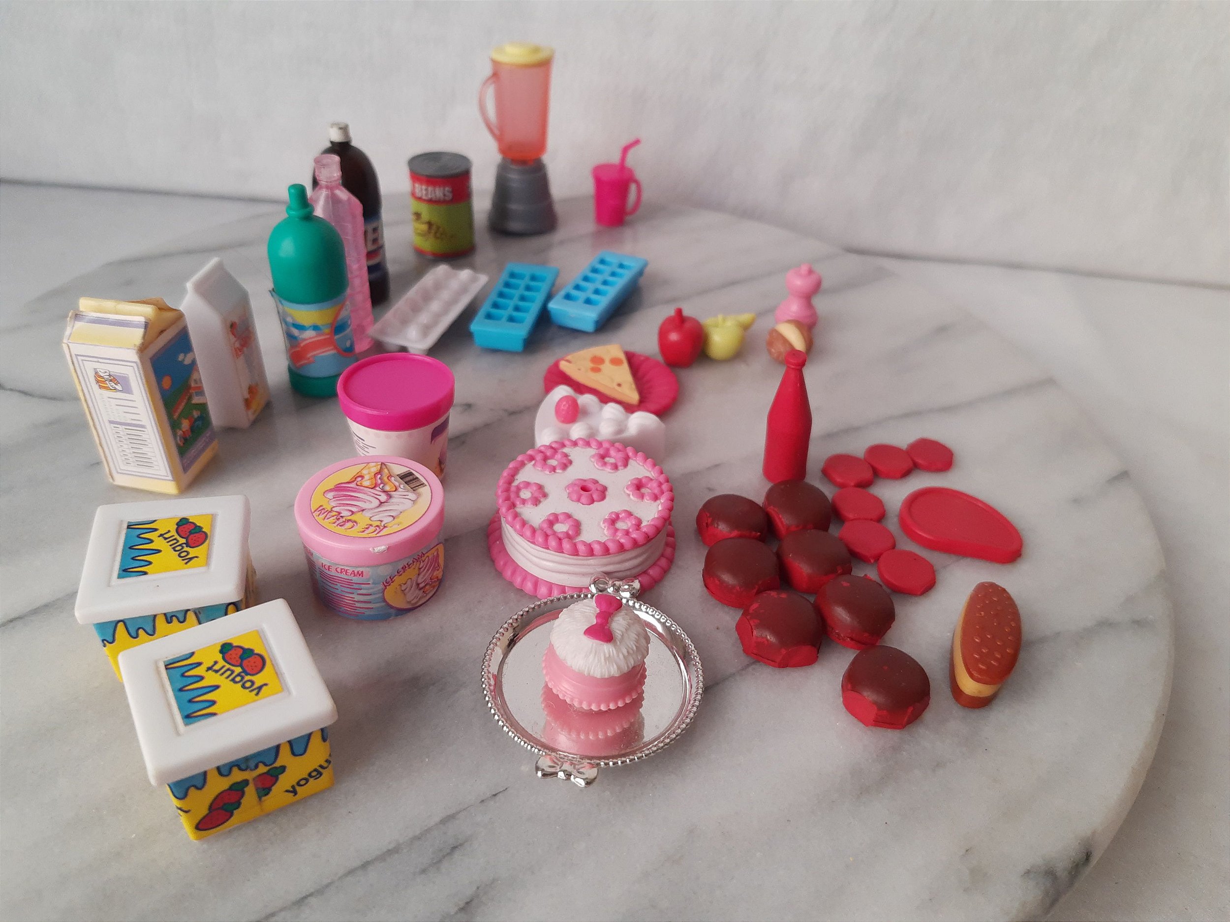 Acessórios para bonecas Barbie, lote contendo comida , liquidificador,etc -  Taffy Shop - Brechó de brinquedos