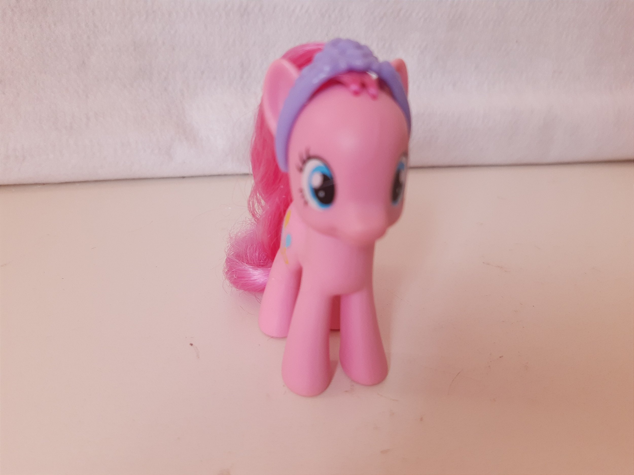 My Little Pony pinkie pie com arquinho azul, Hasbro, 7 cm, usado