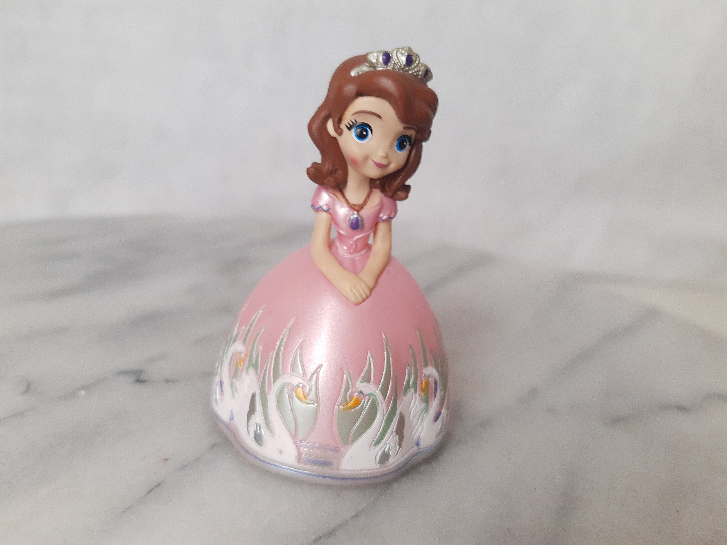 Miniatura Disney princesa Sofia, a primeira,de vestido com cisnes, 10 cm,  usada - Taffy Shop - Brechó de brinquedos, vestido princesinha sofia  multibrink 