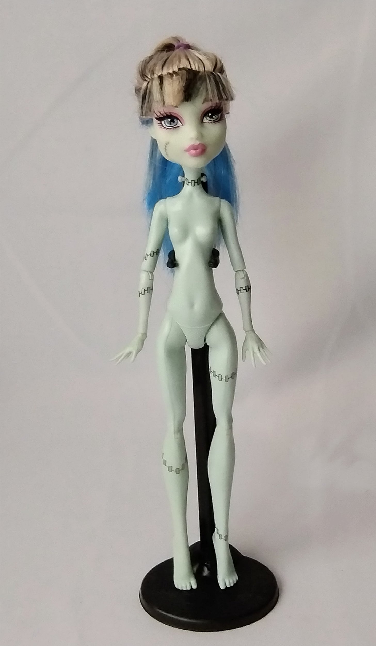 Boneca monster high Frankie Stein nude sucata - Taffy Shop