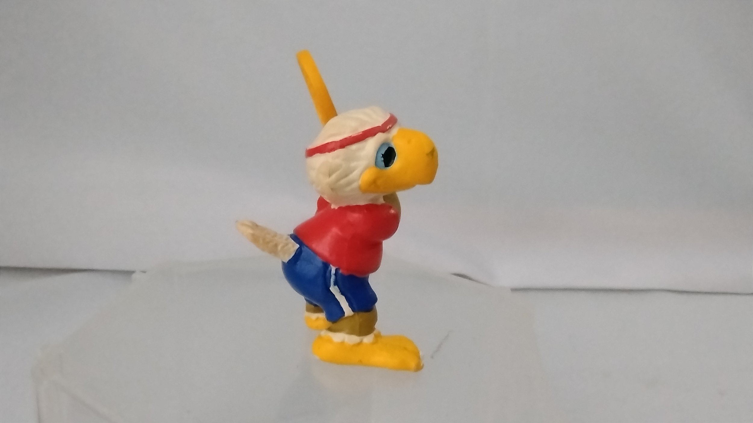 Peluche Sam l'aigle olympique des années 80, sous les