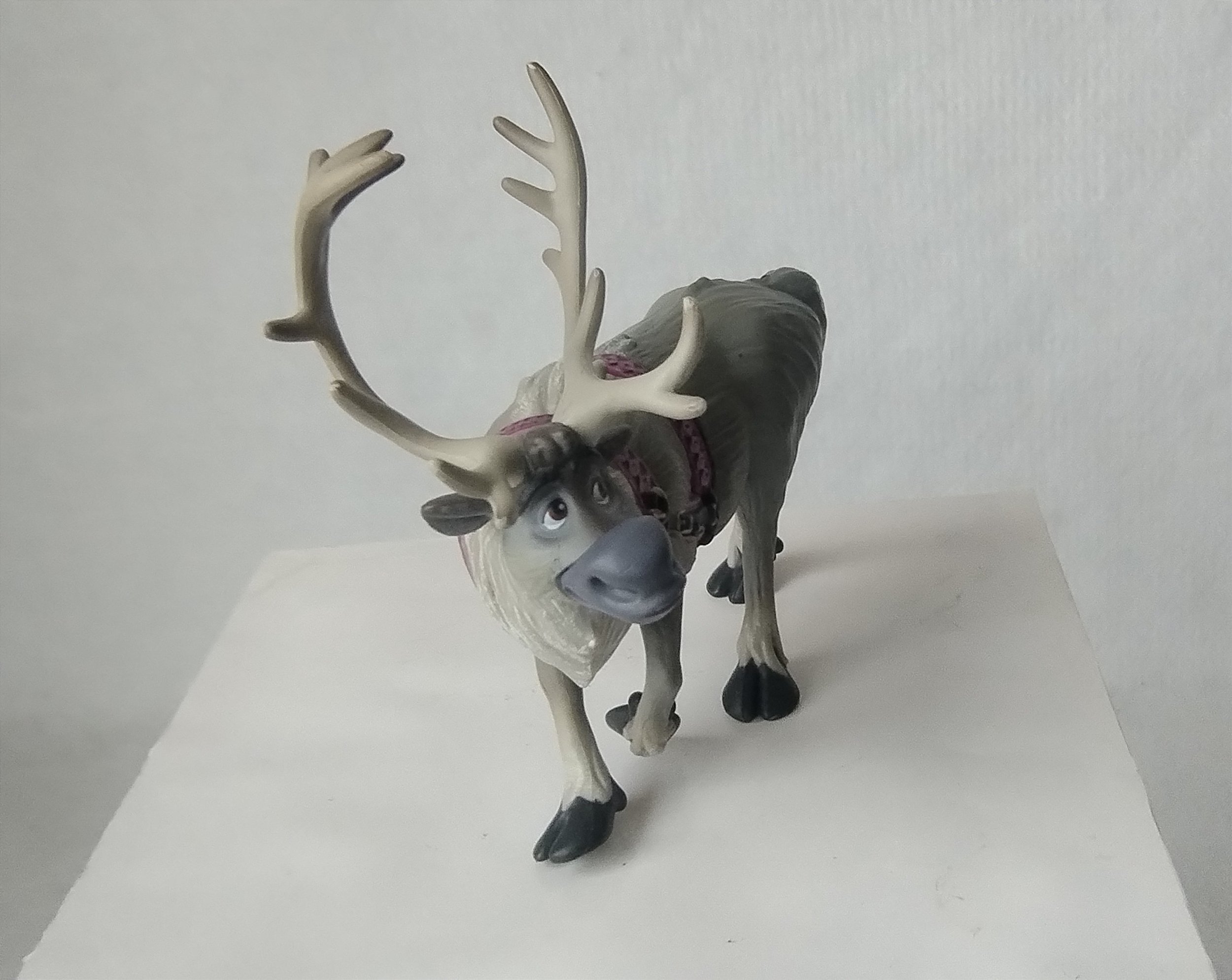 Miniatura Disney de rena Sven de Frozen, 10cm na bom - Taffy Shop ...