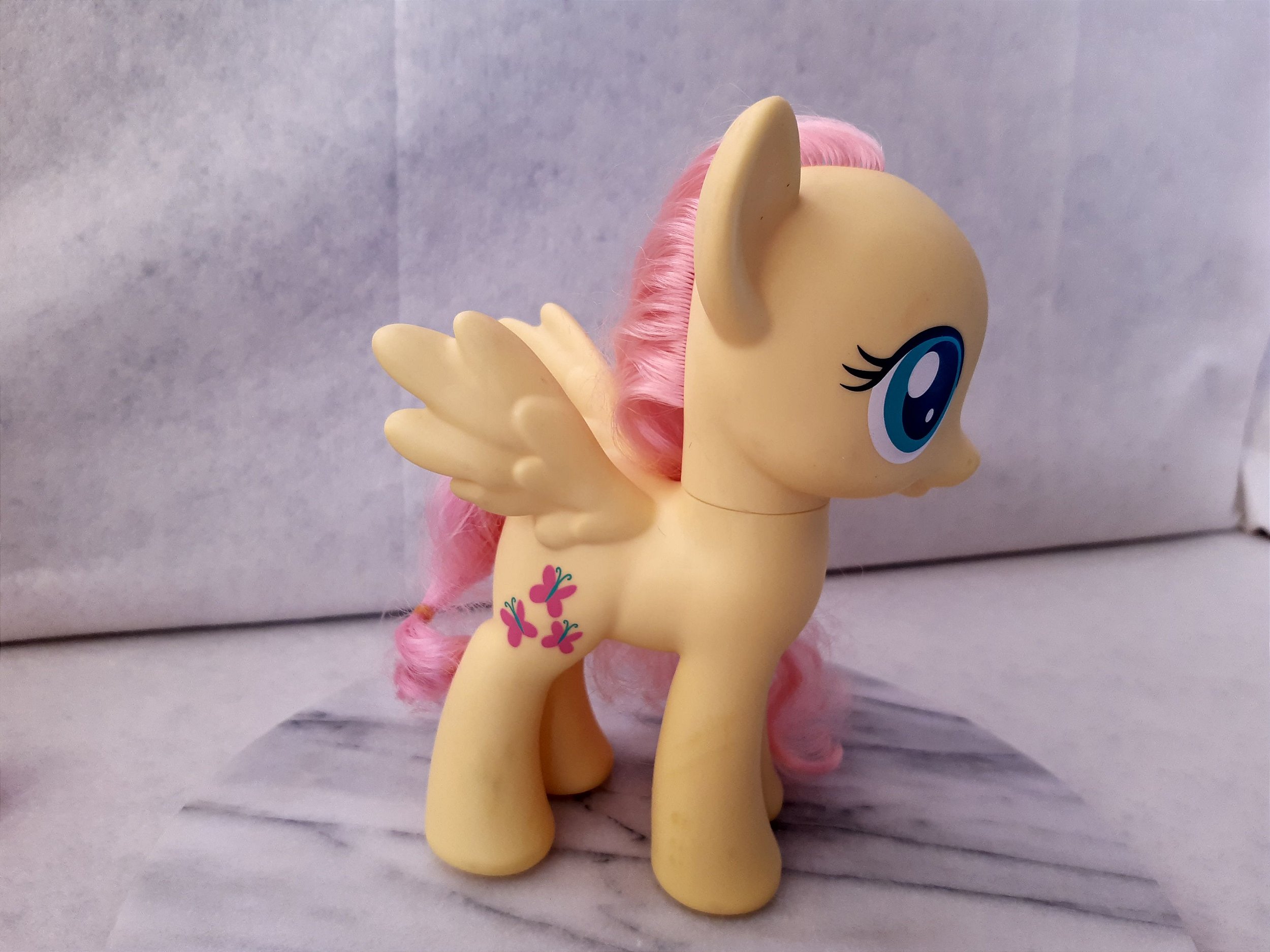 My LIttle Pony , ponei amarelo Fluttershy Hasbro de 20cm de altura ...