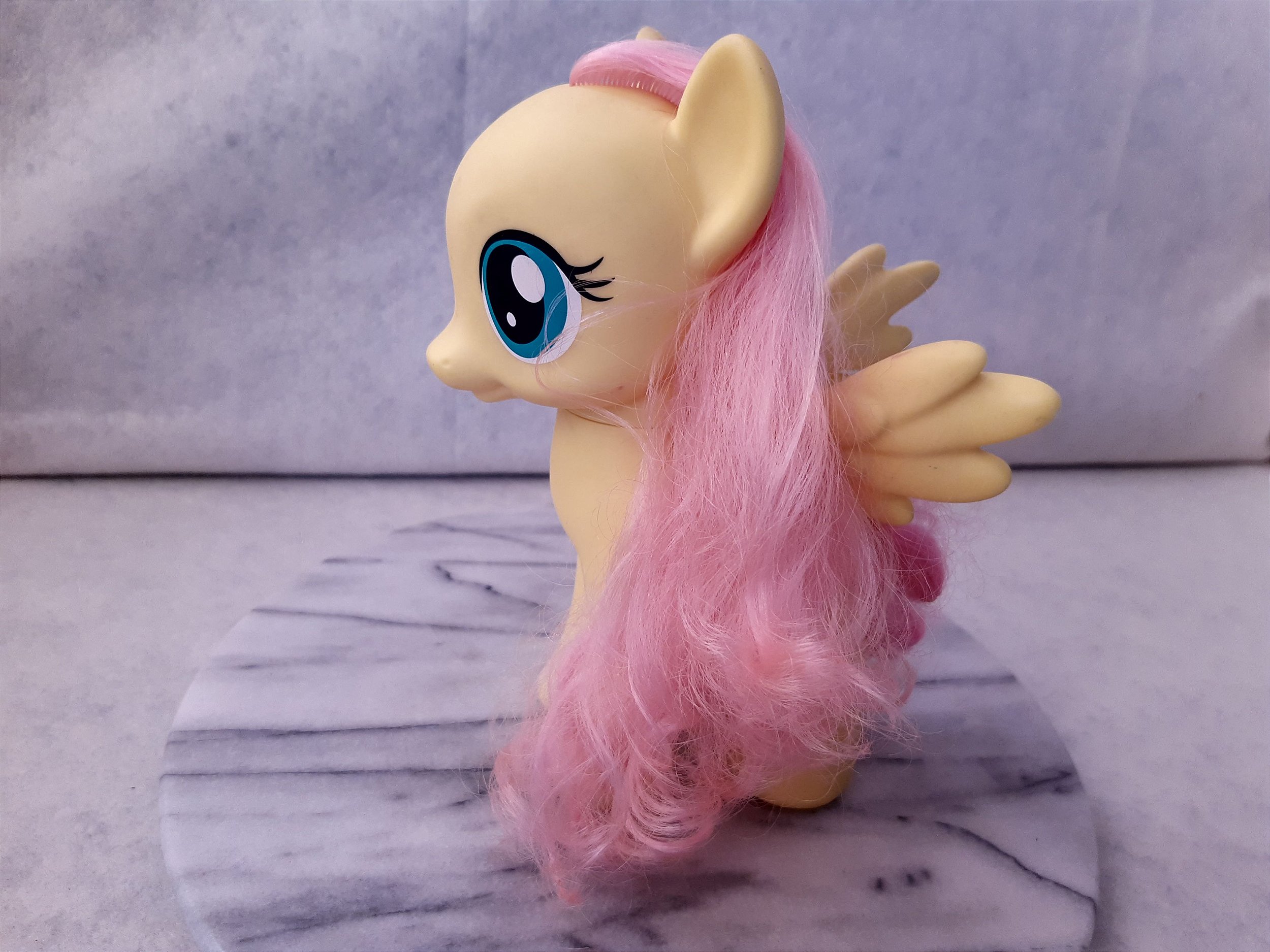 My LIttle Pony , ponei amarelo Fluttershy Hasbro de 20cm de altura ...